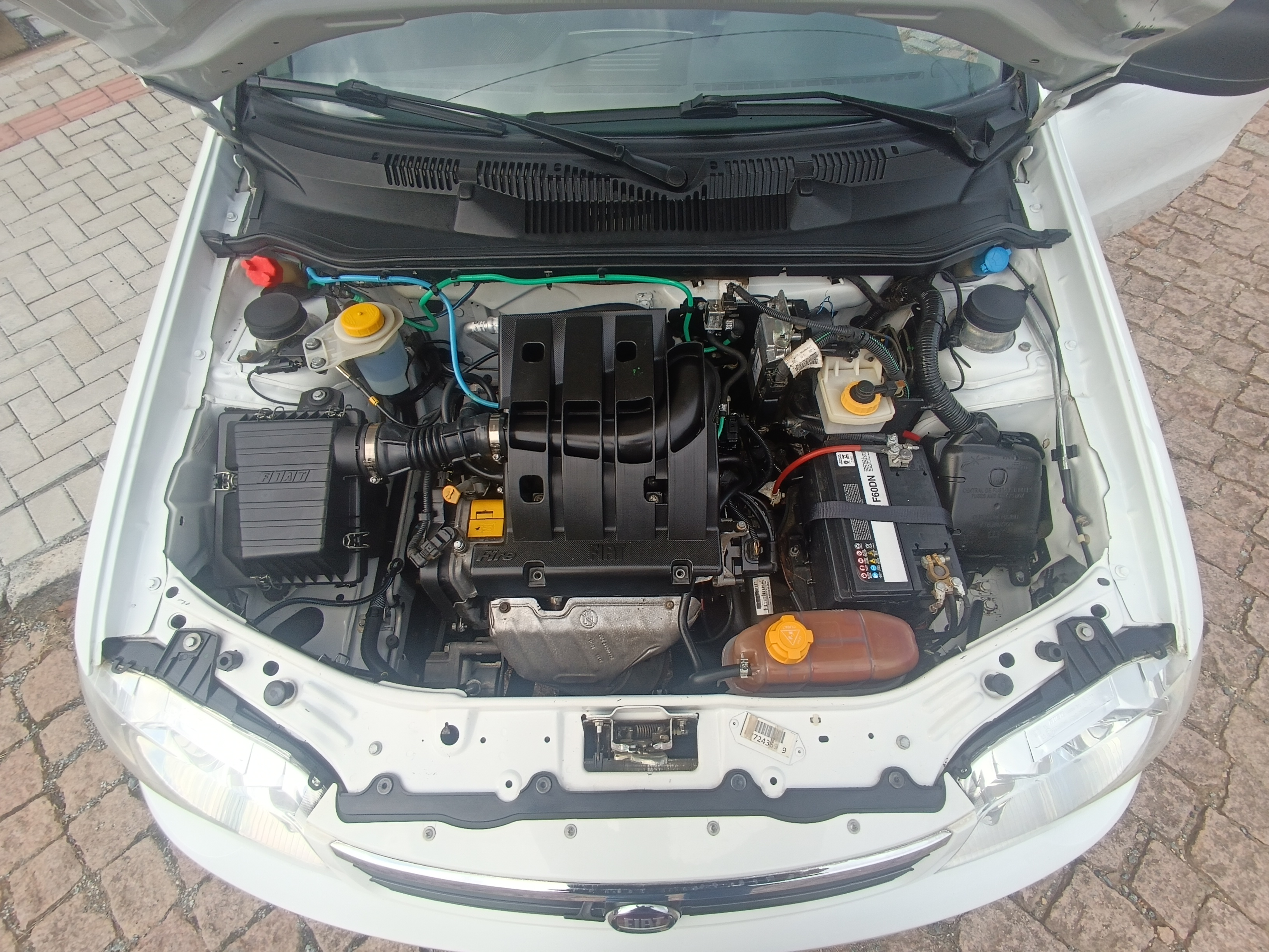 Carro/Camioneta - FIAT - Palio - Celebration 1.0 Fire Flex 8V 4p - 2015