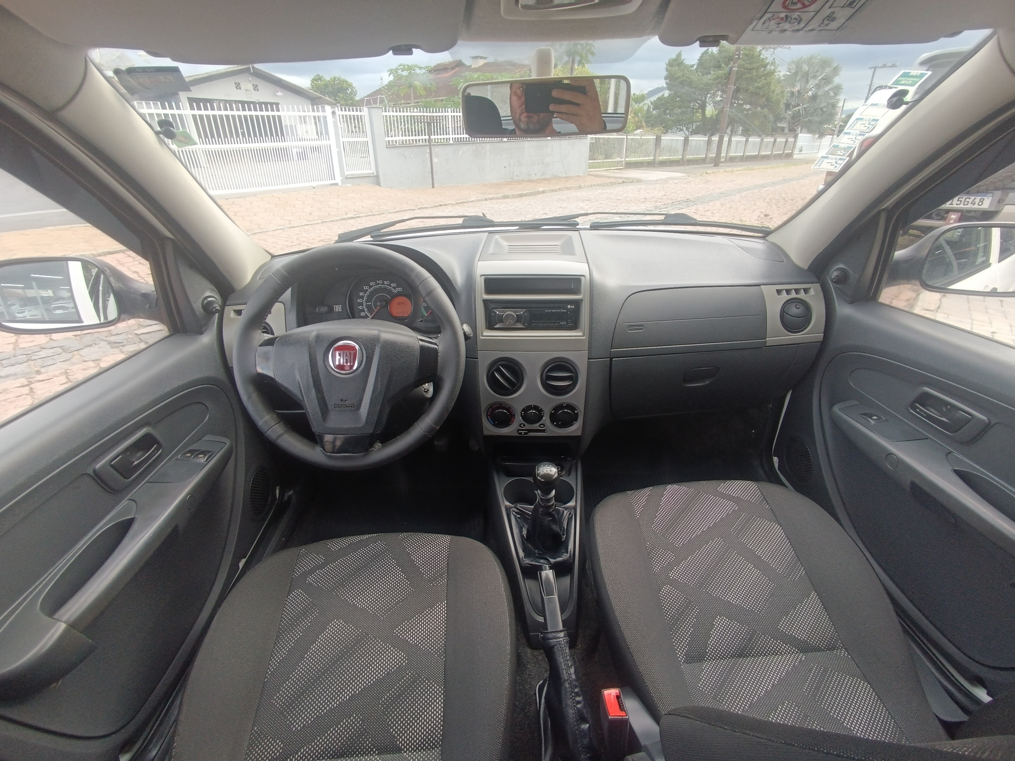 Carro/Camioneta - FIAT - Palio - Celebration 1.0 Fire Flex 8V 4p - 2015