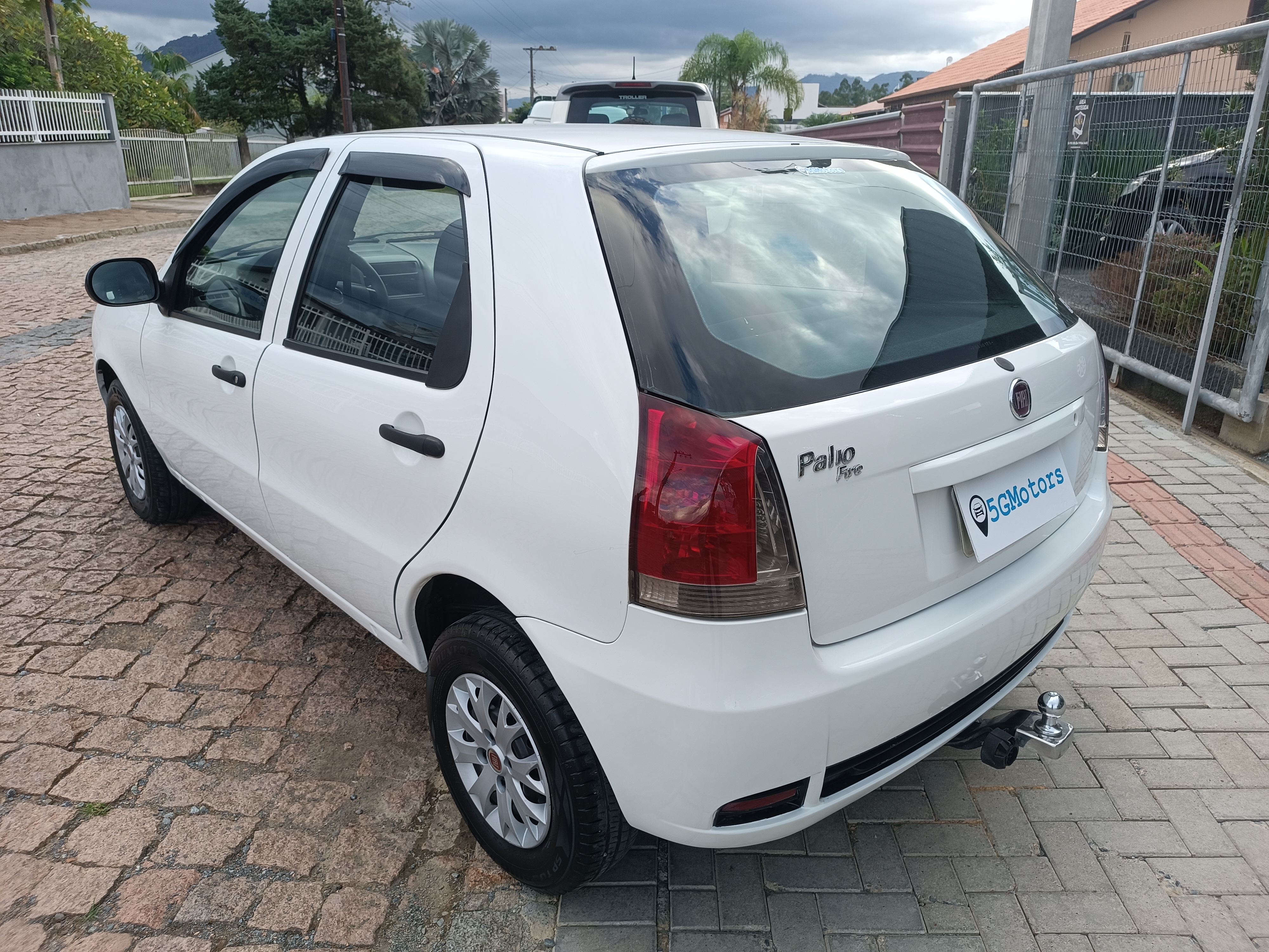 Carro/Camioneta - FIAT - Palio - Celebration 1.0 Fire Flex 8V 4p - 2015