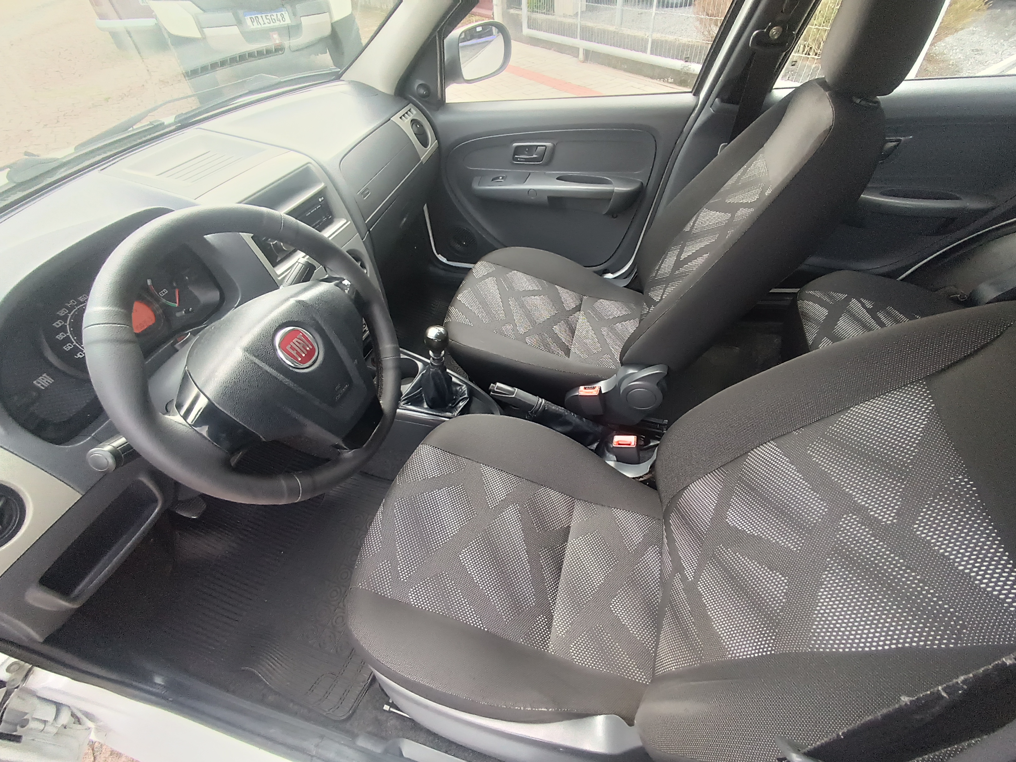 Carro/Camioneta - FIAT - Palio - Celebration 1.0 Fire Flex 8V 4p - 2015