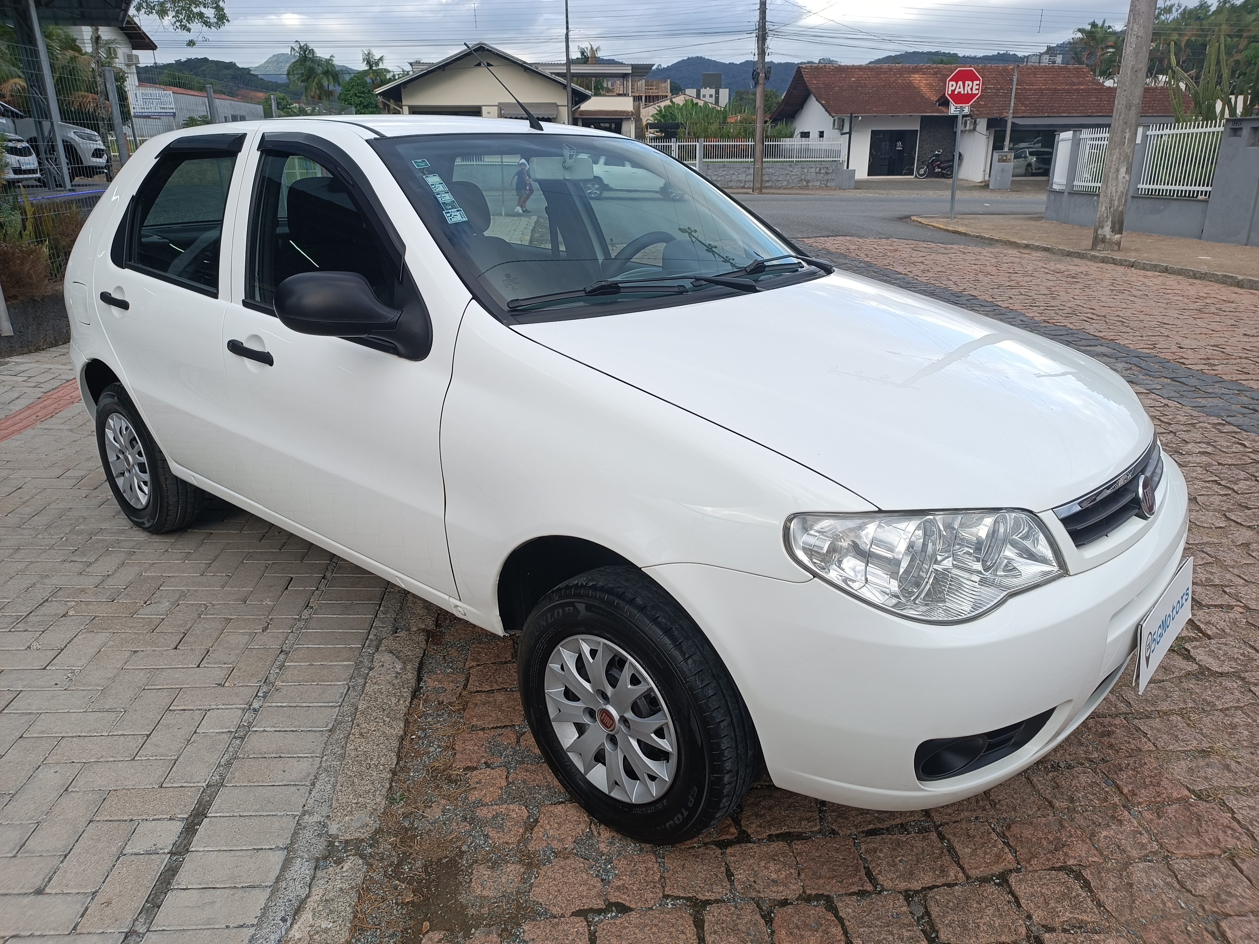 Carro/Camioneta - FIAT - Palio - Celebration 1.0 Fire Flex 8V 4p - 2015