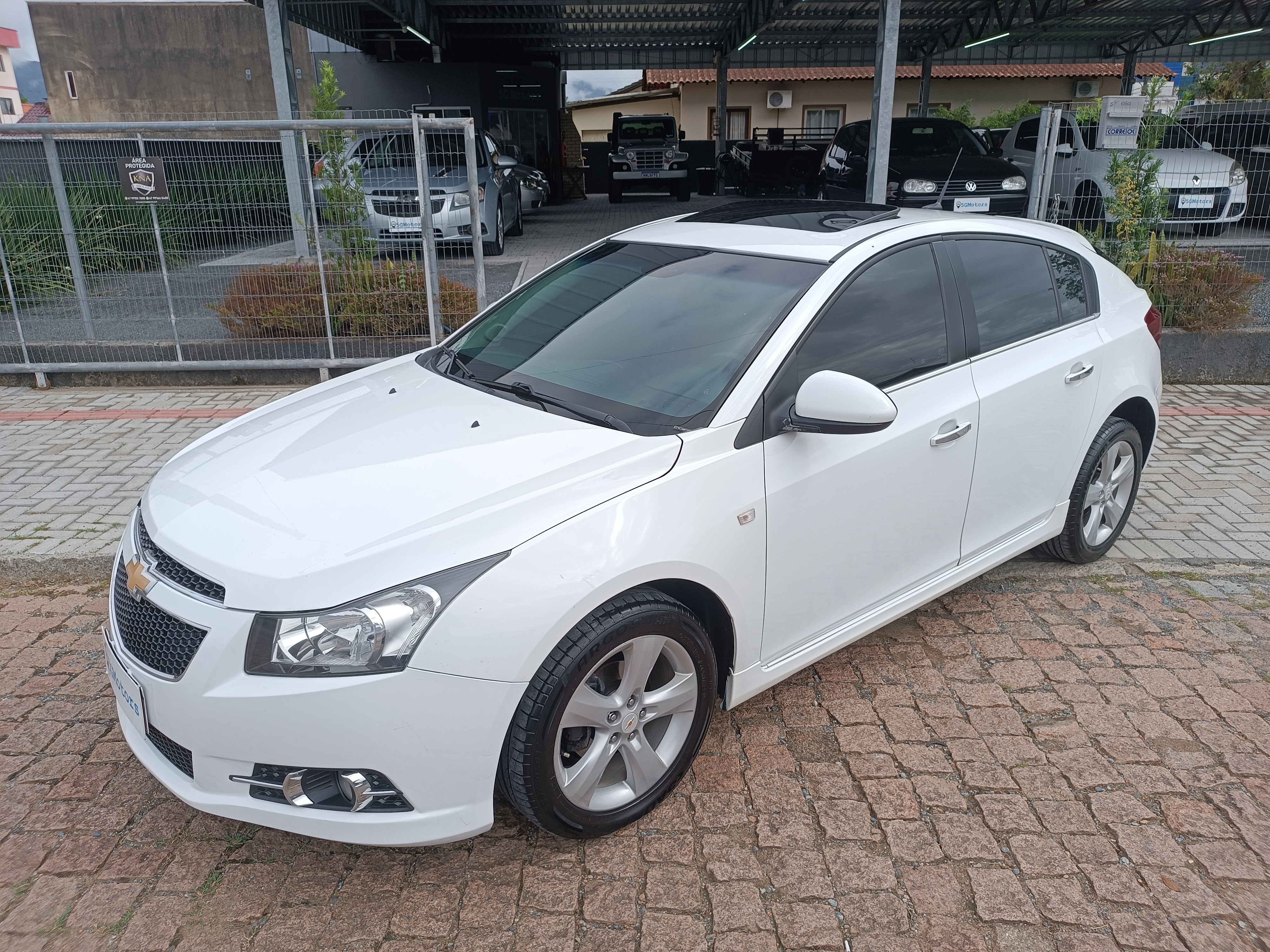 Carro/Camioneta - GM - CHEVROLET - CRUZE - HB Sport LTZ 1.8 16V FlexP. 5p Aut - 2014