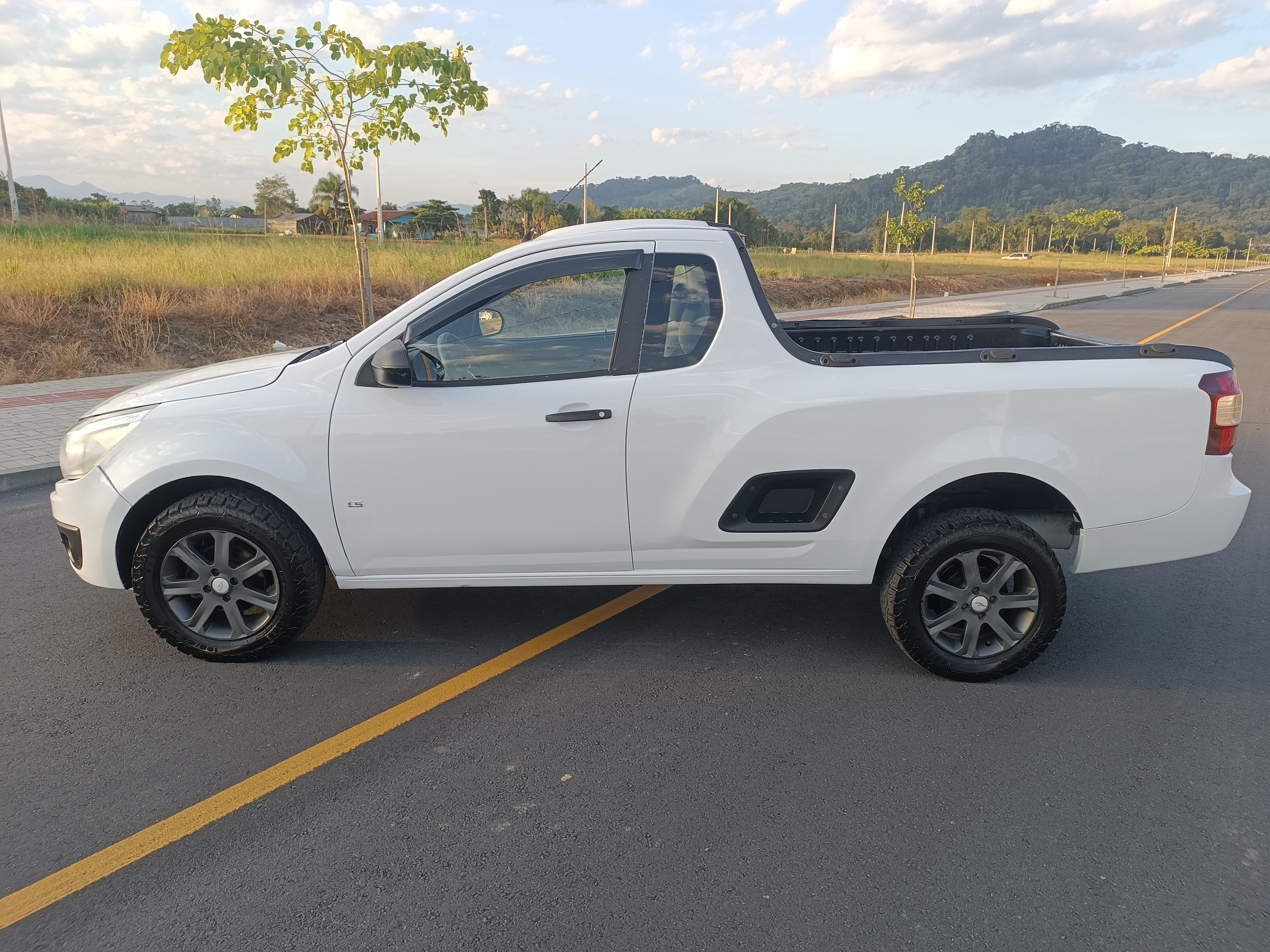 Carro/Camioneta - GM - CHEVROLET - MONTANA - LS 1.4 ECONOFLEX 8V 2p - 2011