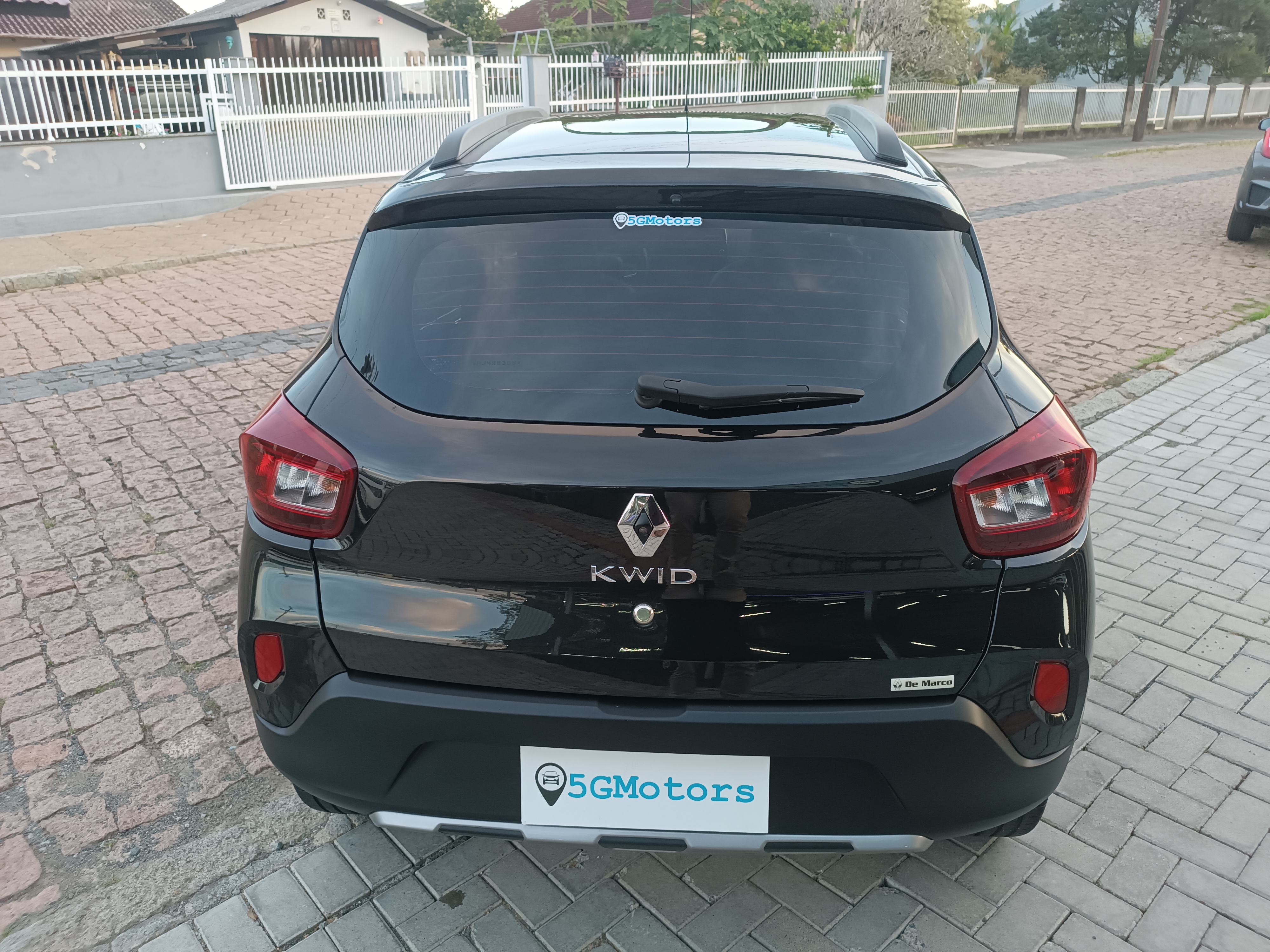 Carro/Camioneta - RENAULT - KWID - OUTSIDER 1.0 Flex 12V 5p Mec. - 2023