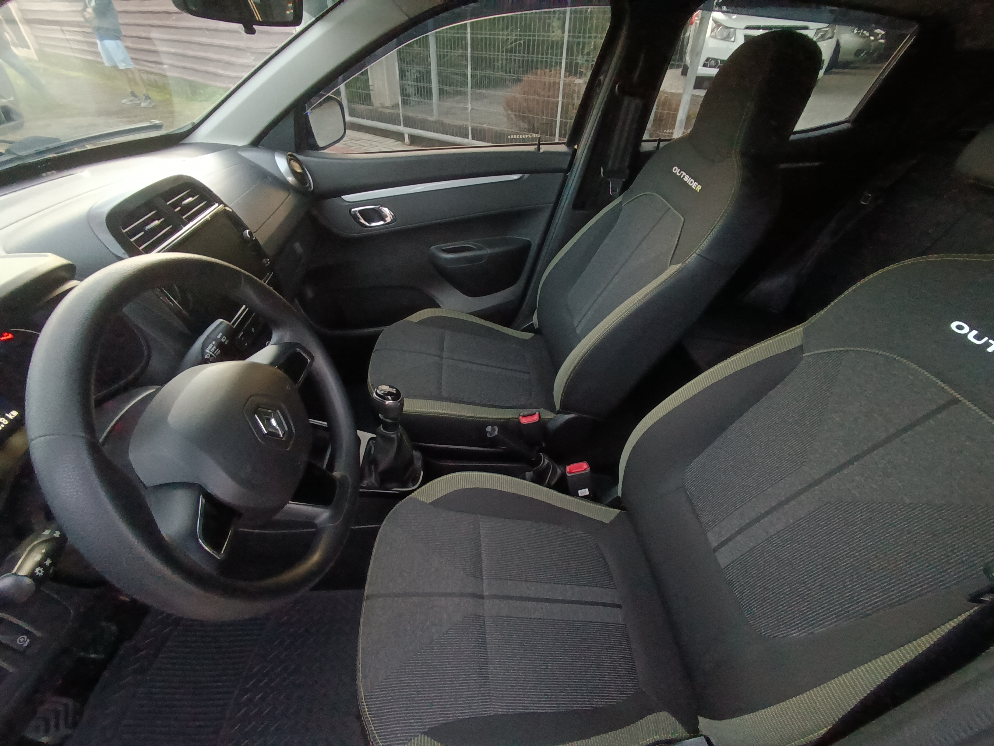 Carro/Camioneta - RENAULT - KWID - OUTSIDER 1.0 Flex 12V 5p Mec. - 2023