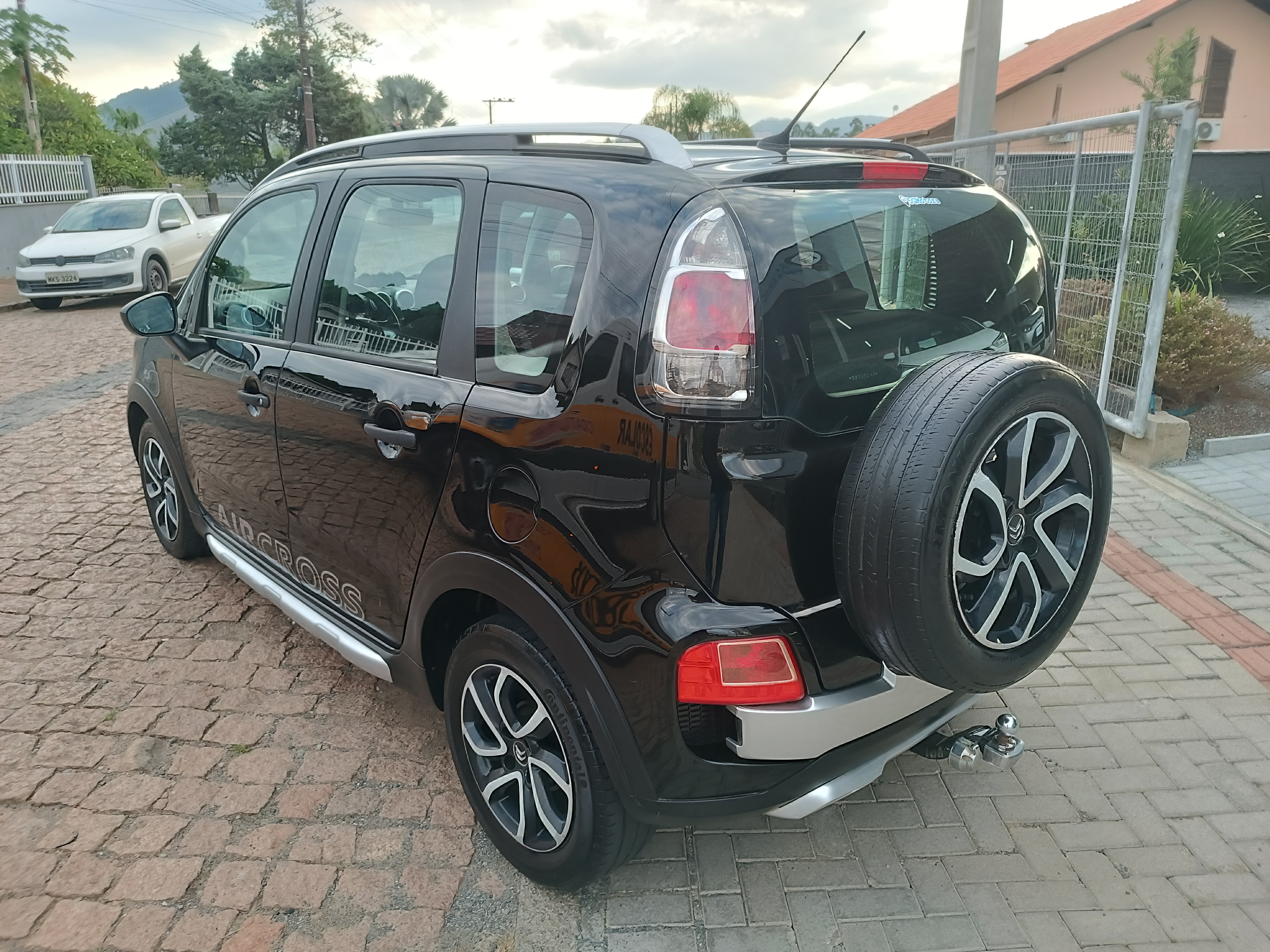 Carro/Camioneta - CITROËN - C3 - Picasso GLX 1.6 Flex 16V 5p Aut. - 2011