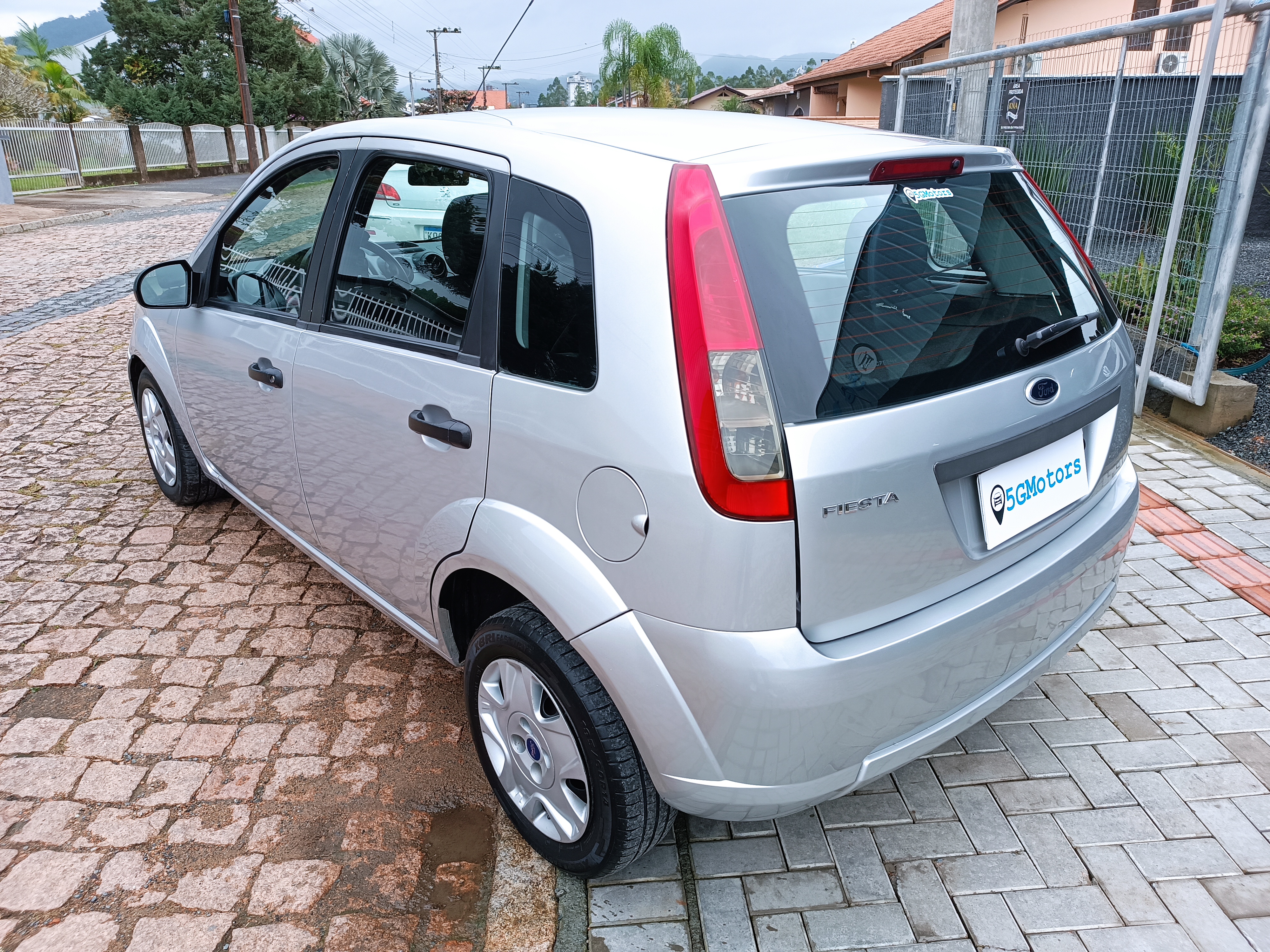 Carro/Camioneta - FORD - Fiesta - 1.0 8V Flex/Class 1.0 8V Flex 5p - 2011