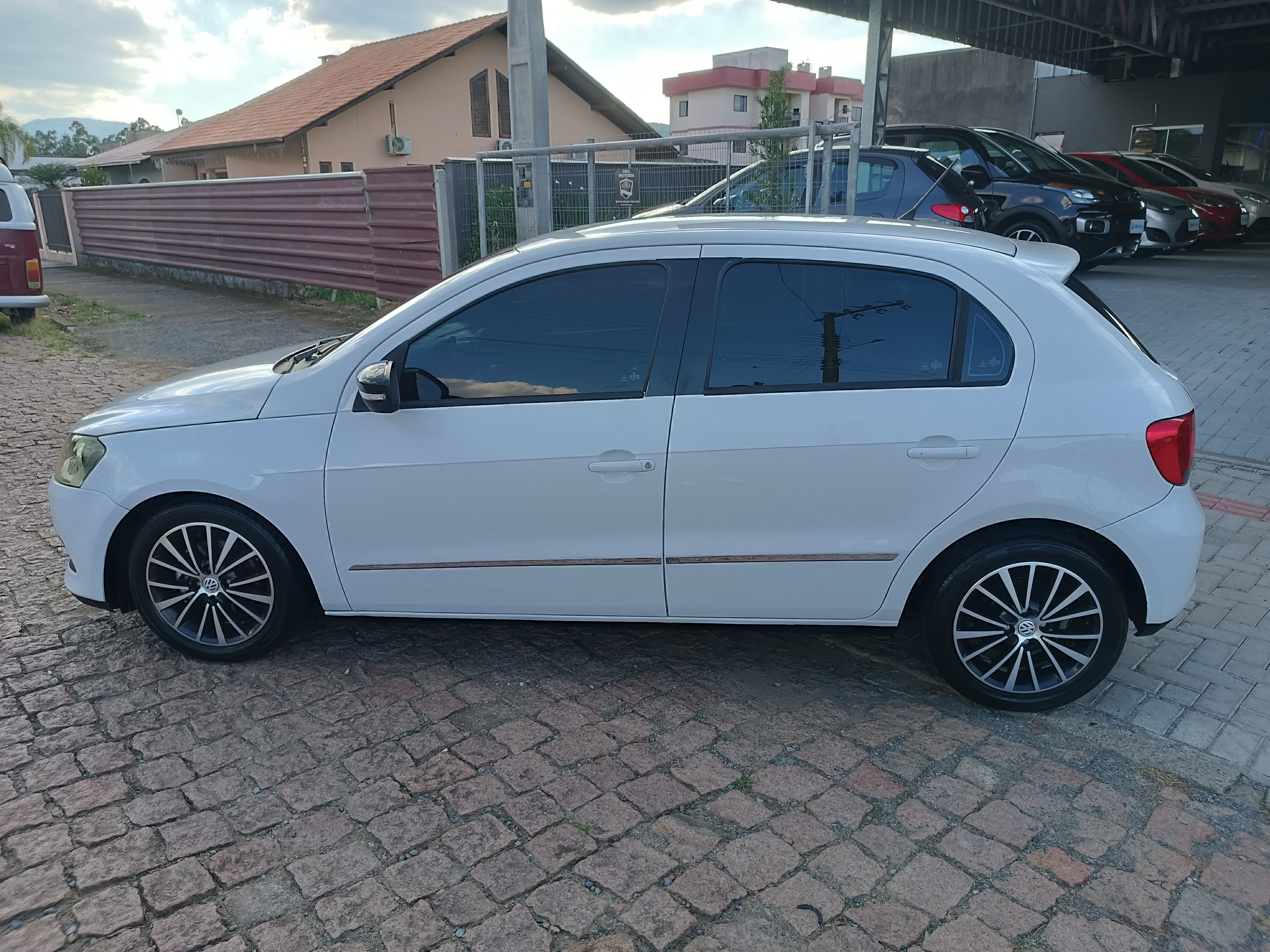 Carro/Camioneta - VW - VOLKSWAGEN - Gol - City (Trend)/Titan 1.0 T. Flex 8V 4p - 2015