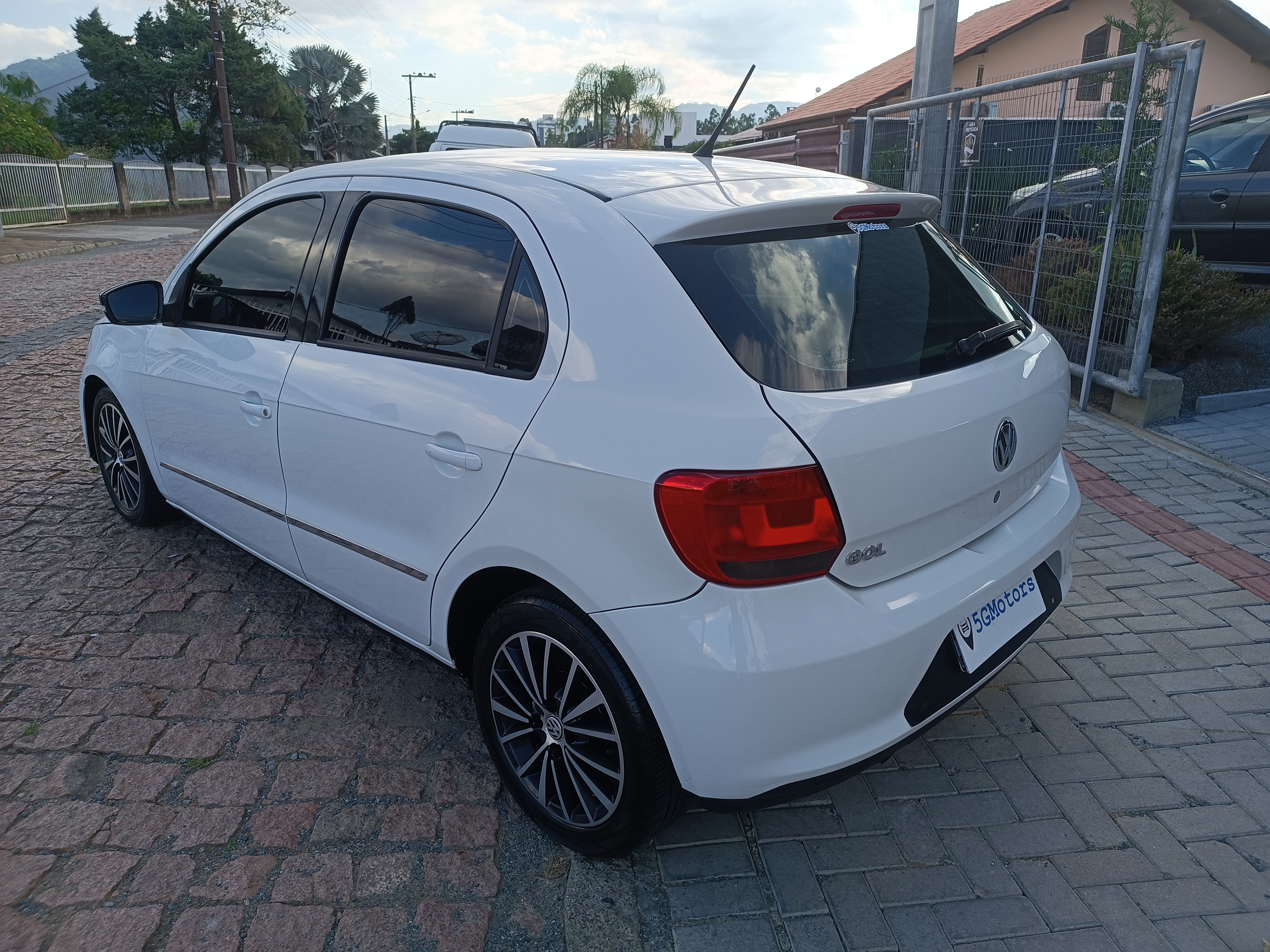 Carro/Camioneta - VW - VOLKSWAGEN - Gol - City (Trend)/Titan 1.0 T. Flex 8V 4p - 2015