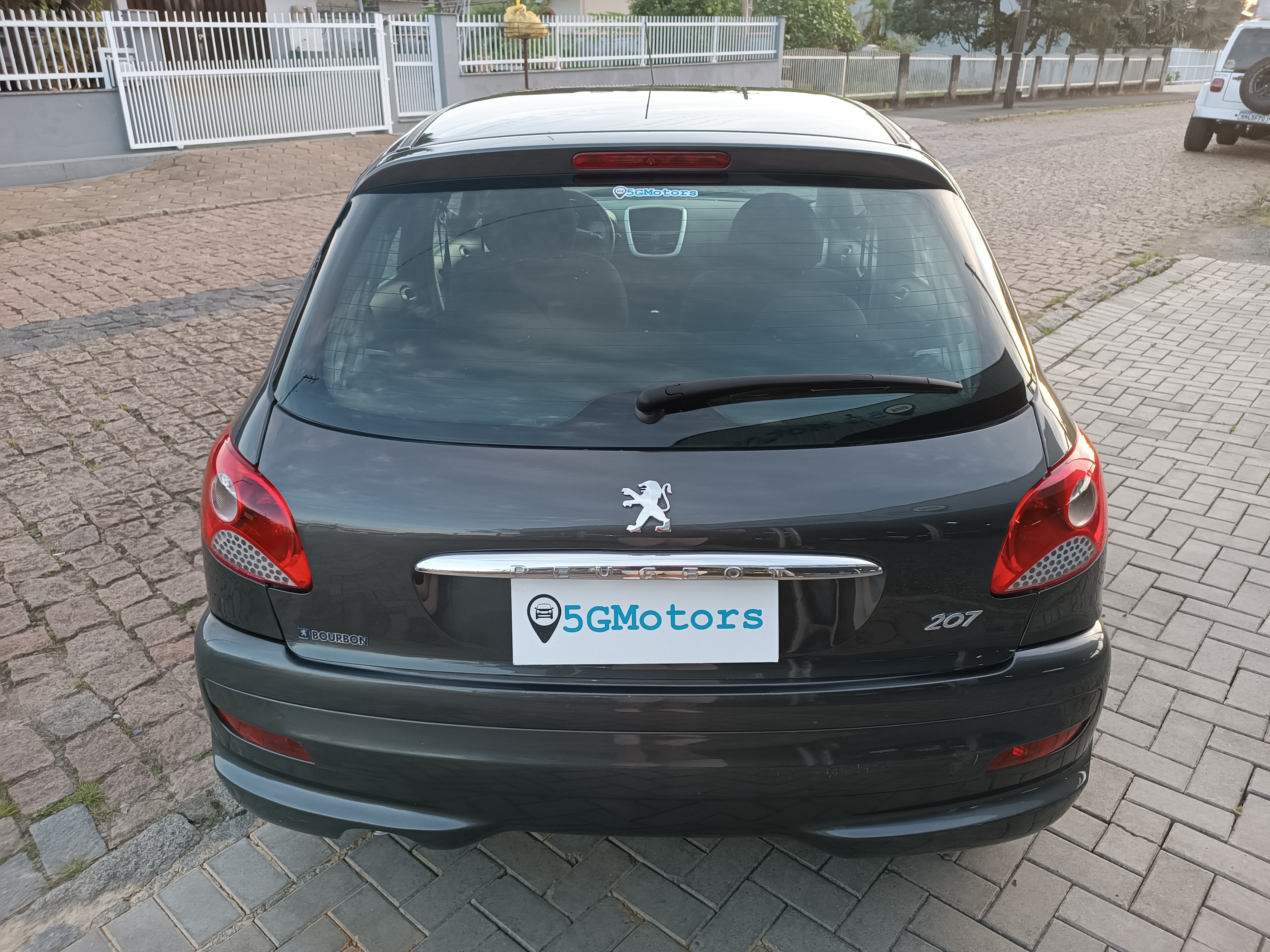 Carro/Camioneta - PEUGEOT - 207 - XR 1.4 Flex 8V 5p - 2012