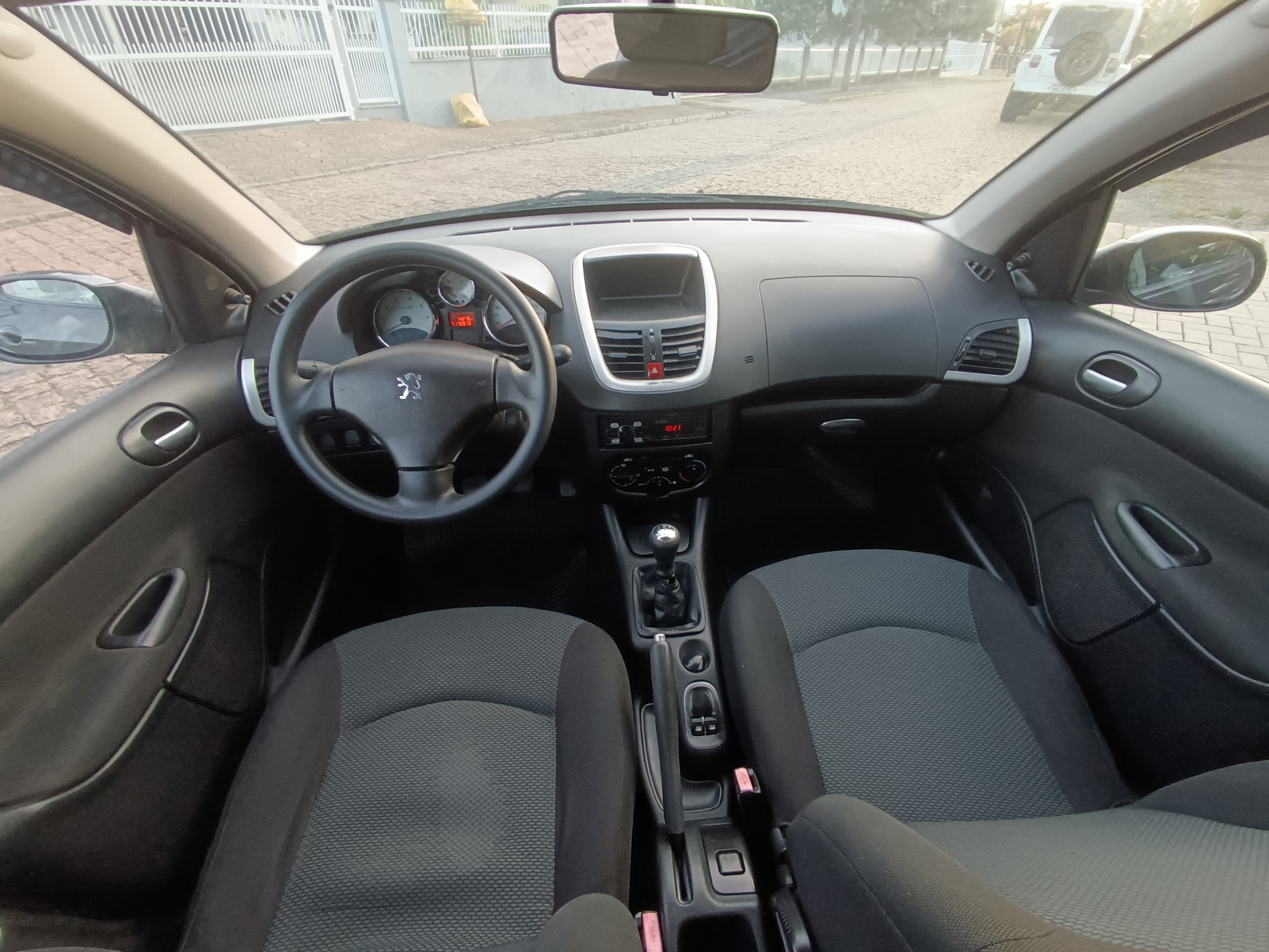 Carro/Camioneta - PEUGEOT - 207 - XR 1.4 Flex 8V 5p - 2012