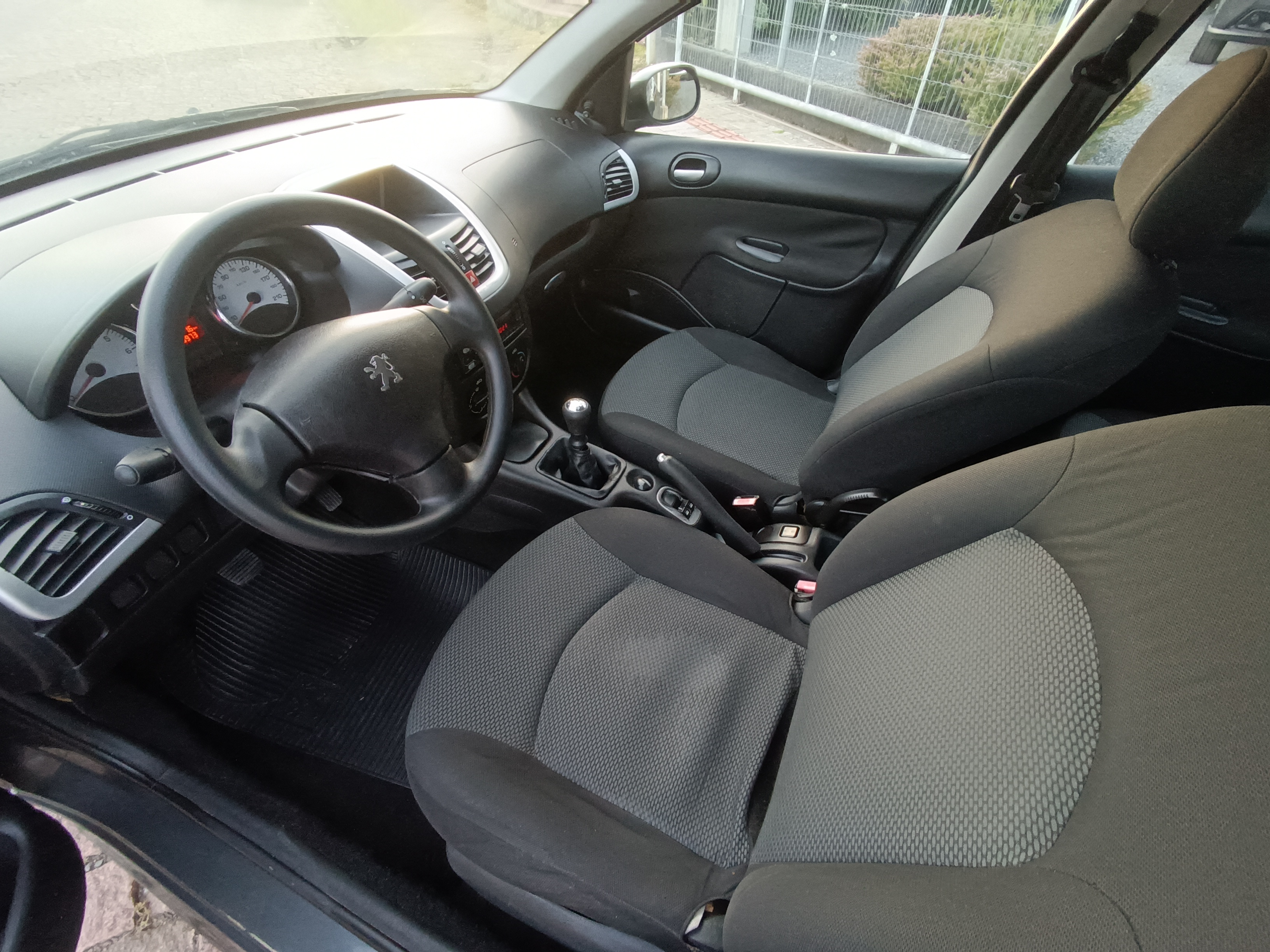 Carro/Camioneta - PEUGEOT - 207 - XR 1.4 Flex 8V 5p - 2012