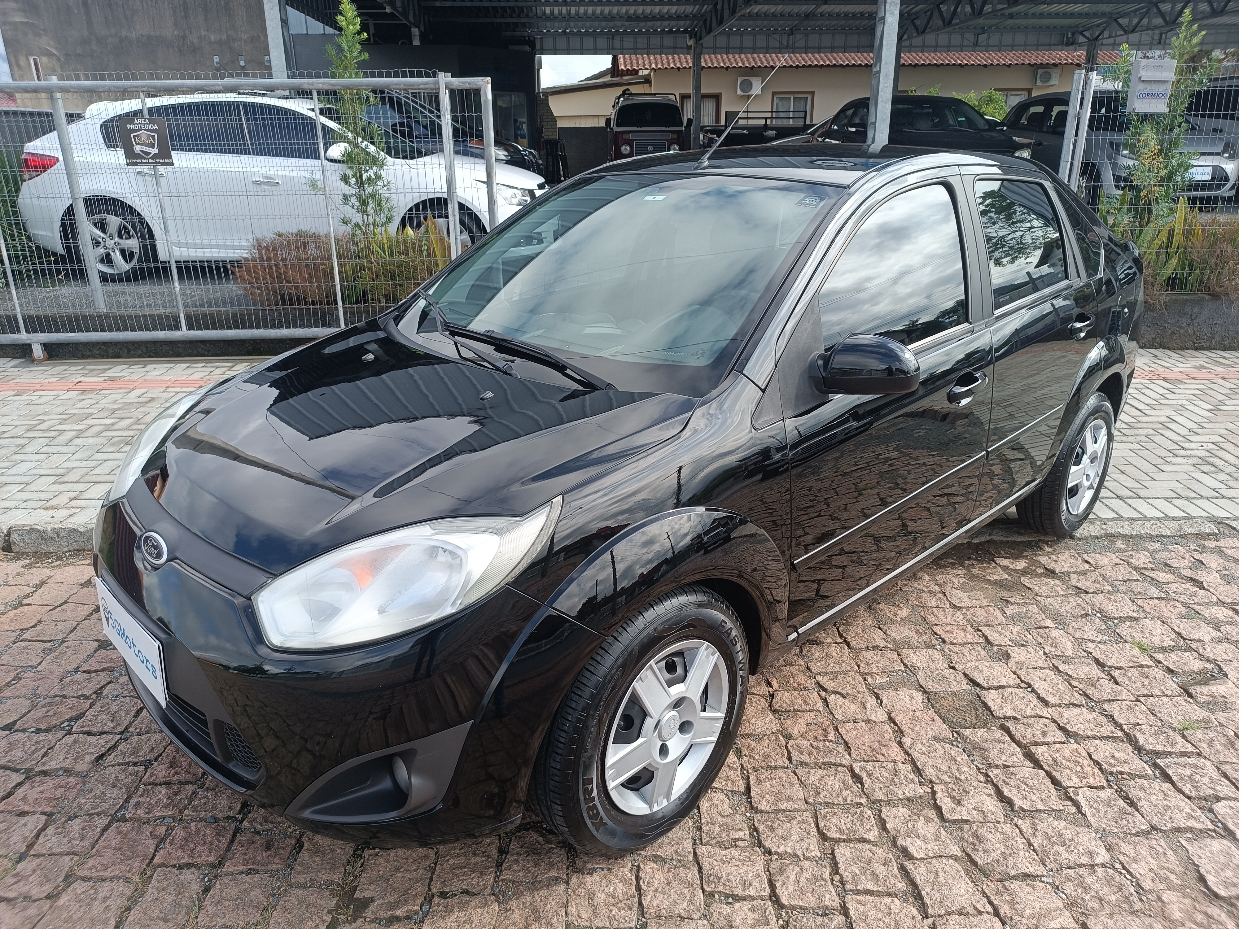 Carro/Camioneta - FORD - Fiesta - Sed. 1.6 8V Flex 4p - 2013