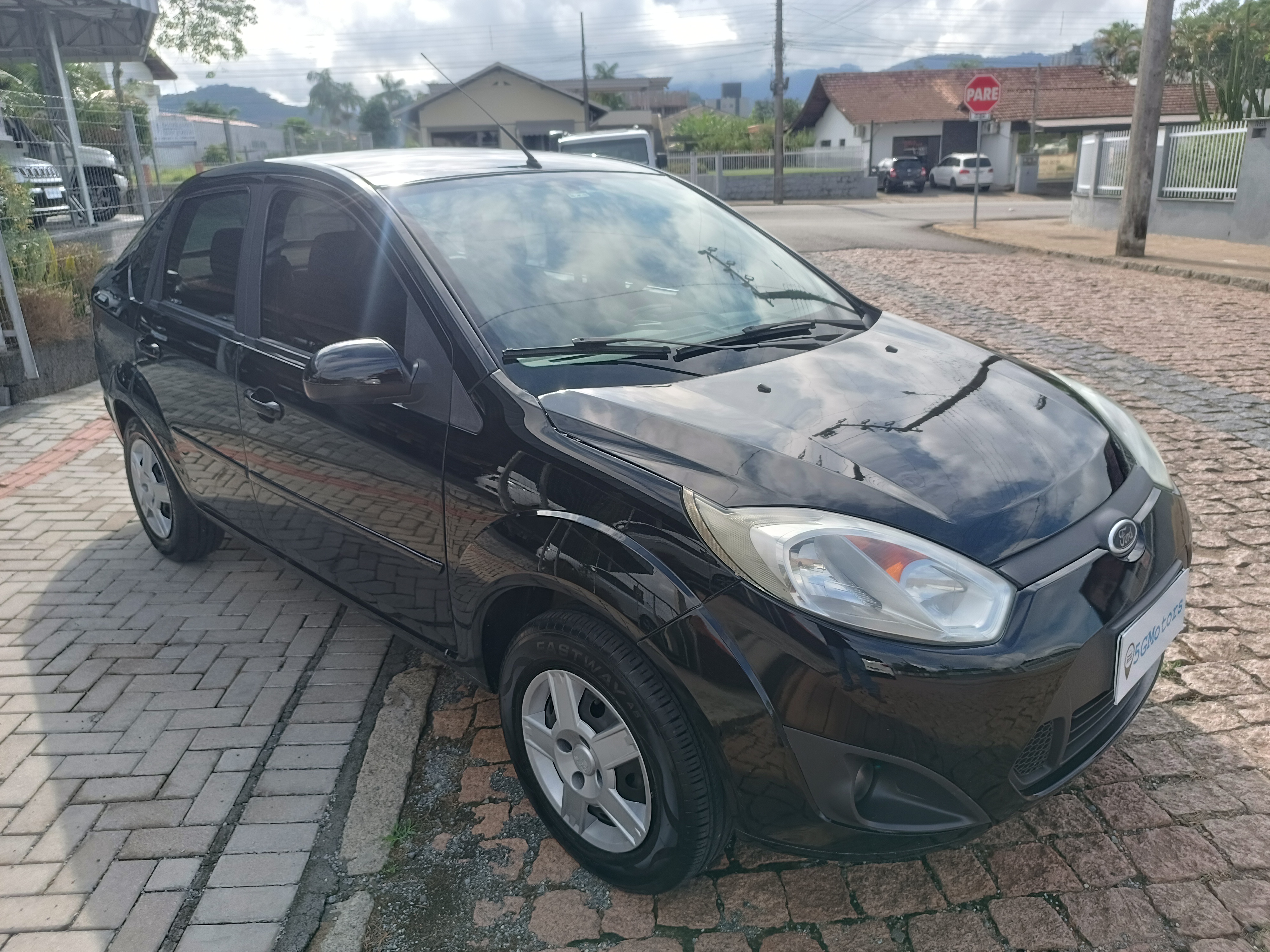 Carro/Camioneta - FORD - Fiesta - Sed. 1.6 8V Flex 4p - 2013