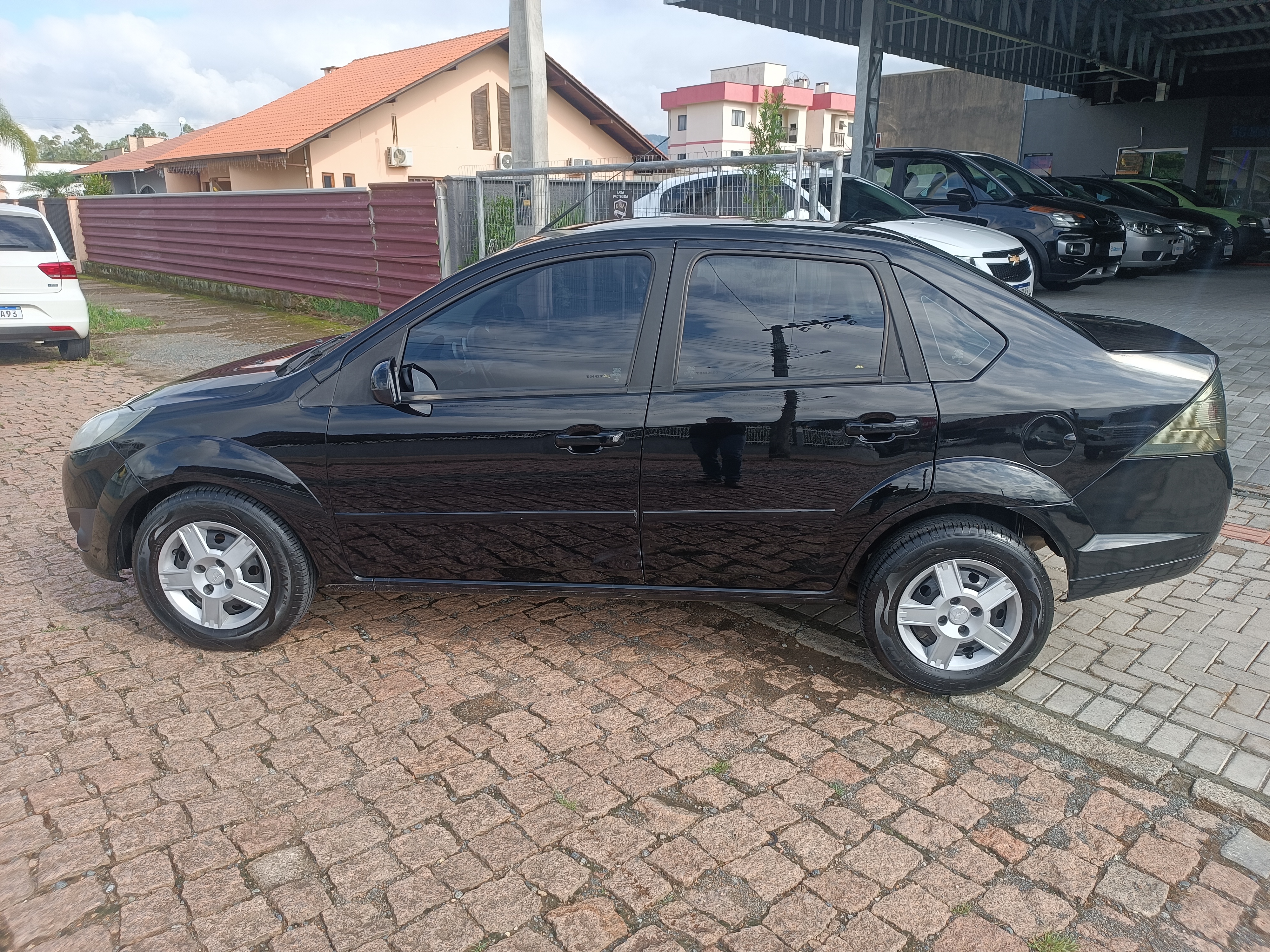 Carro/Camioneta - FORD - Fiesta - Sed. 1.6 8V Flex 4p - 2013