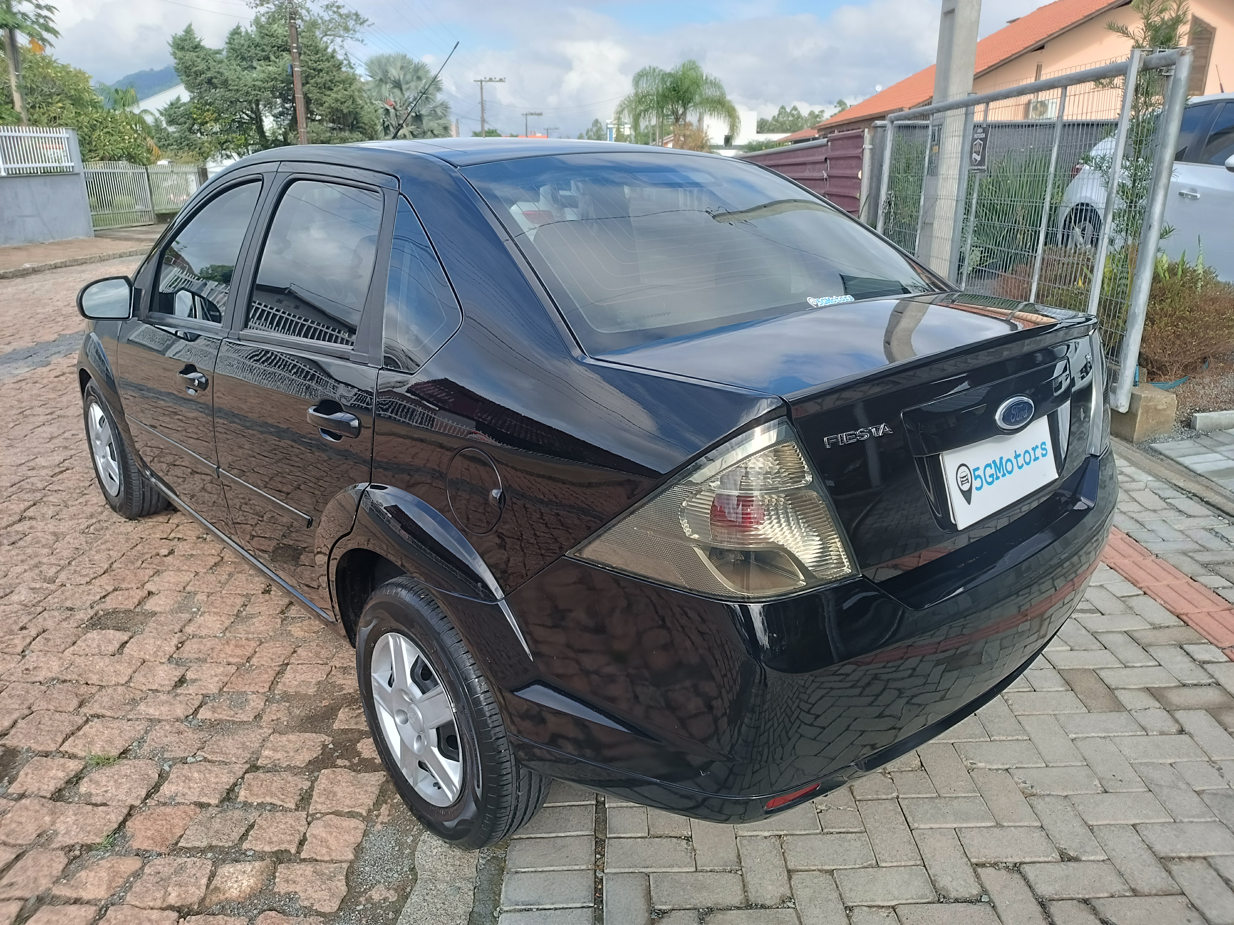 Carro/Camioneta - FORD - Fiesta - Sed. 1.6 8V Flex 4p - 2013