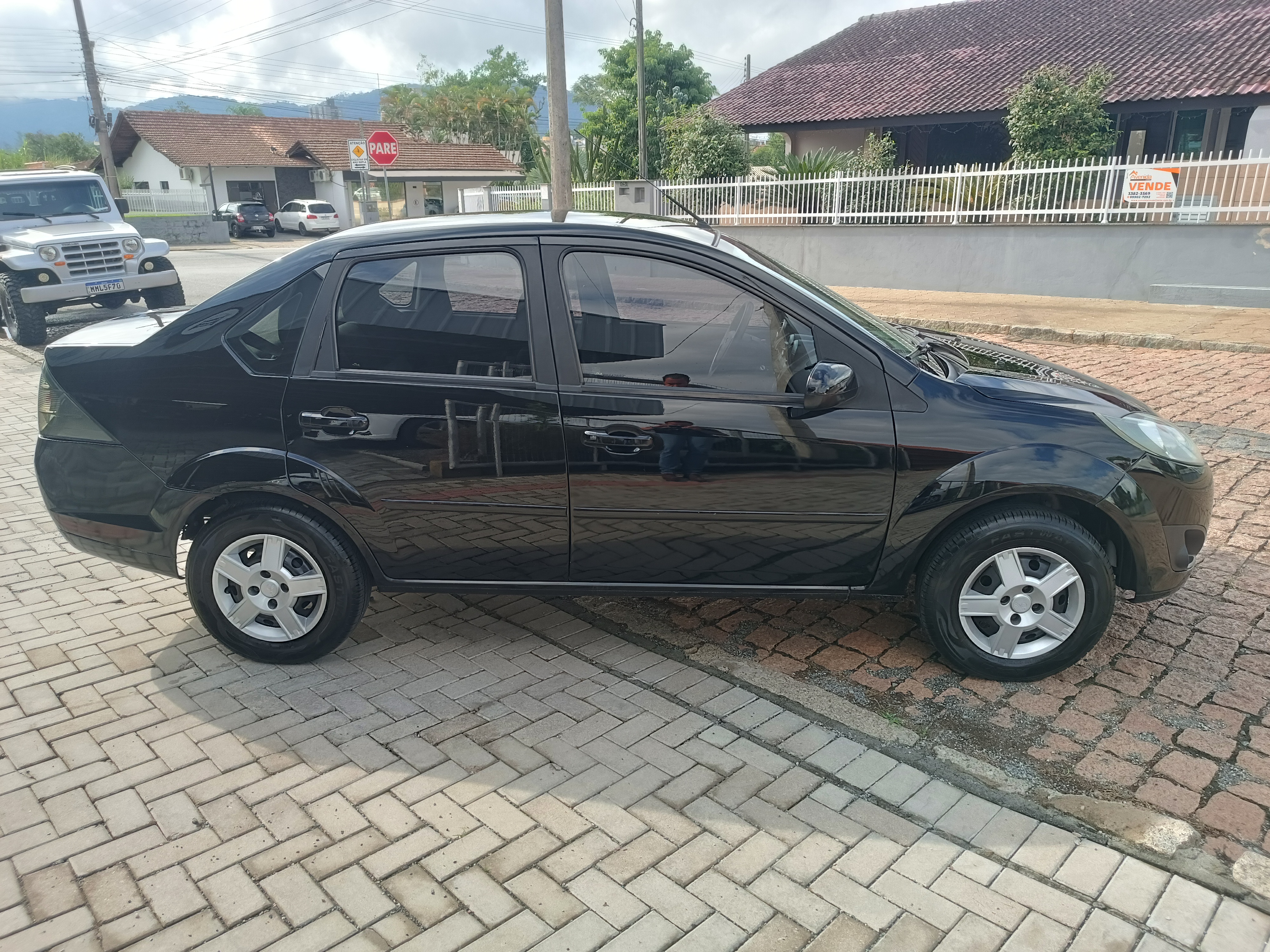 Carro/Camioneta - FORD - Fiesta - Sed. 1.6 8V Flex 4p - 2013