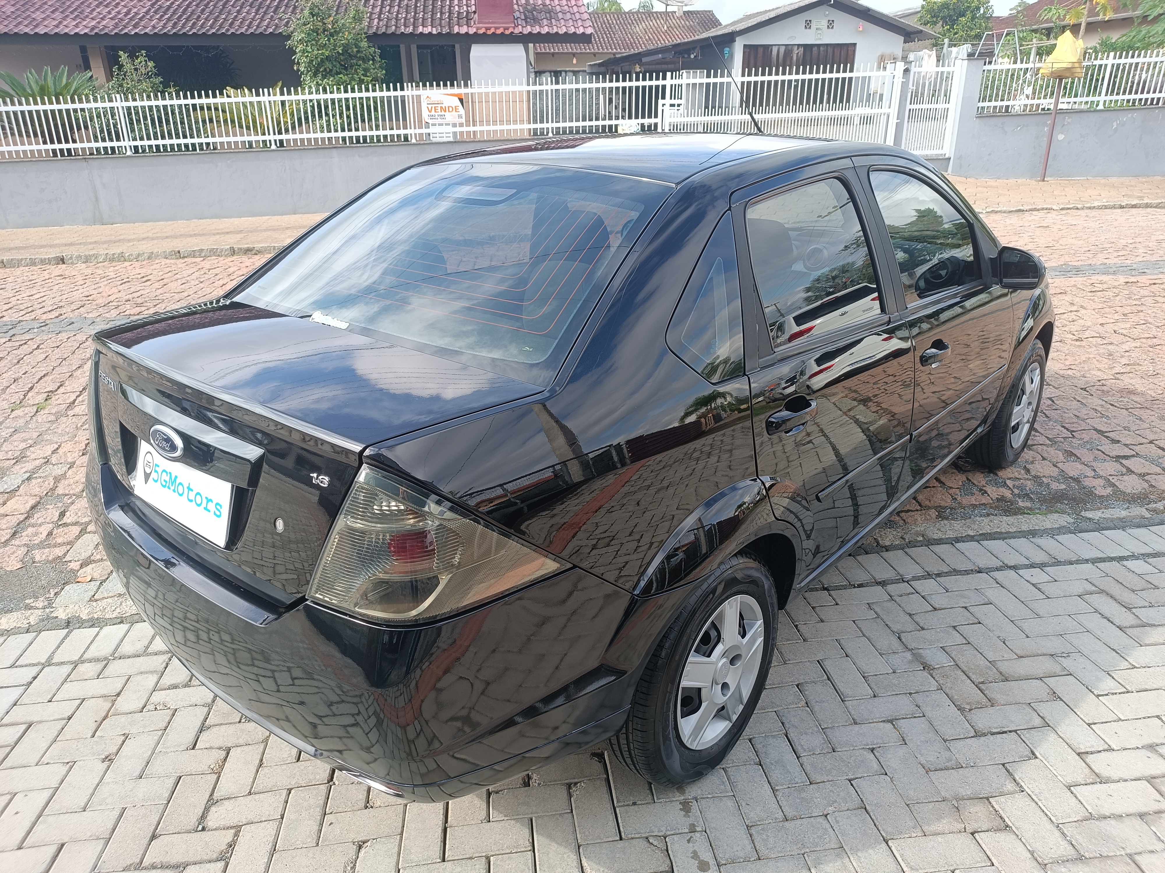 Carro/Camioneta - FORD - Fiesta - Sed. 1.6 8V Flex 4p - 2013