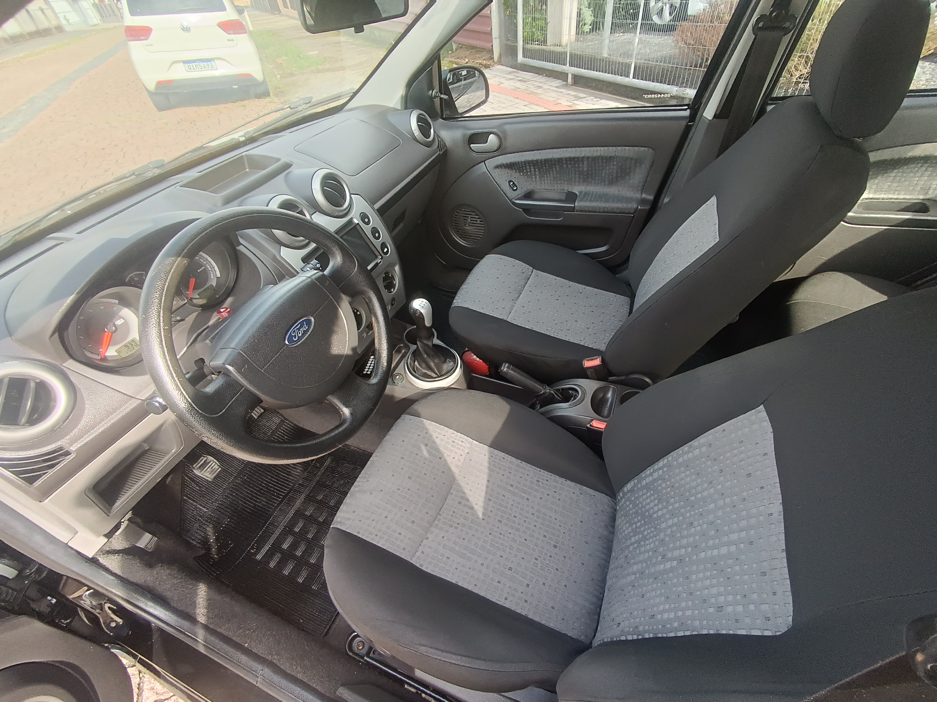 Carro/Camioneta - FORD - Fiesta - Sed. 1.6 8V Flex 4p - 2013