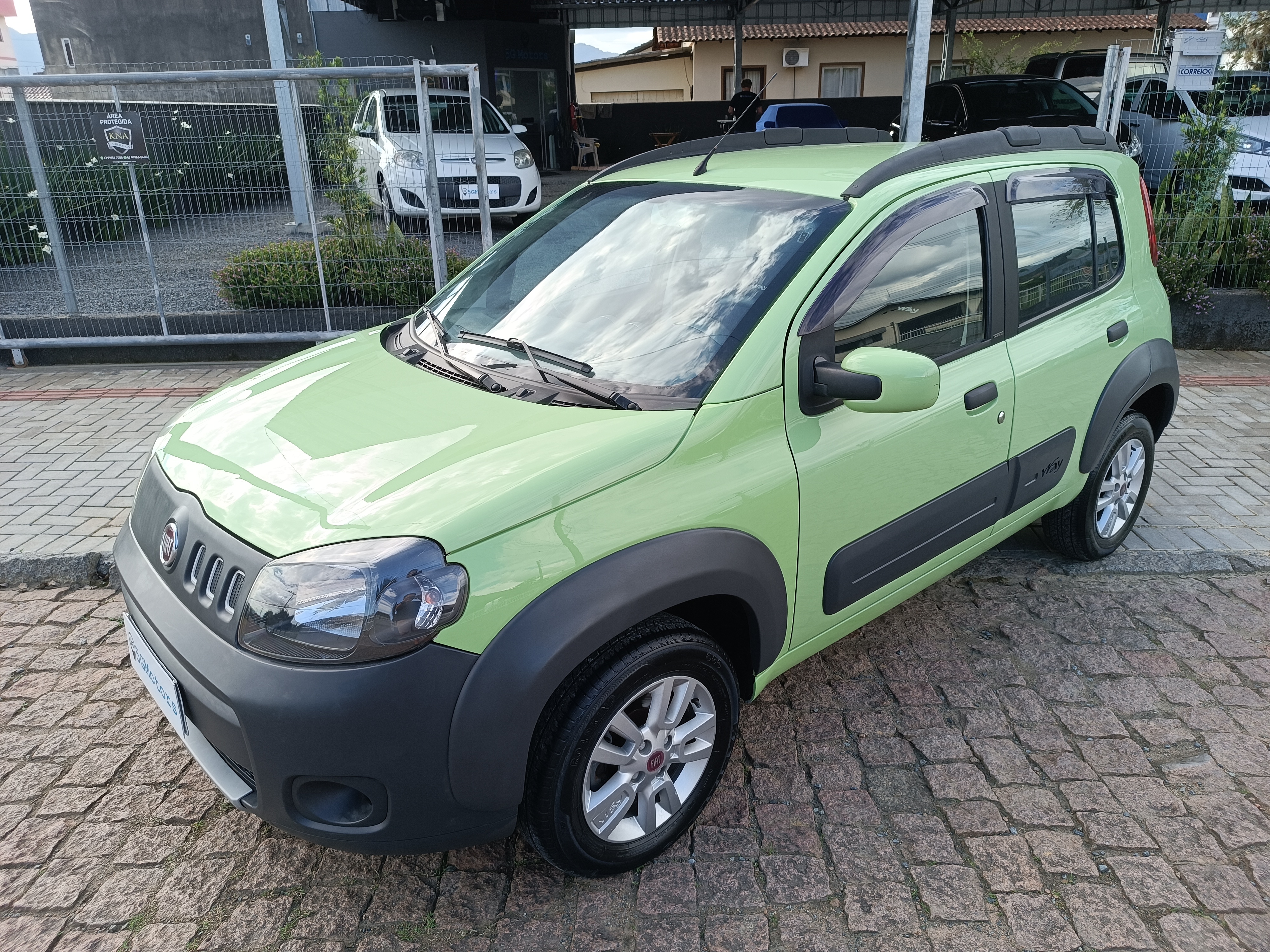 Carro/Camioneta - FIAT - UNO - WAY 1.4 EVO Fire Flex 8V 5p - 2013