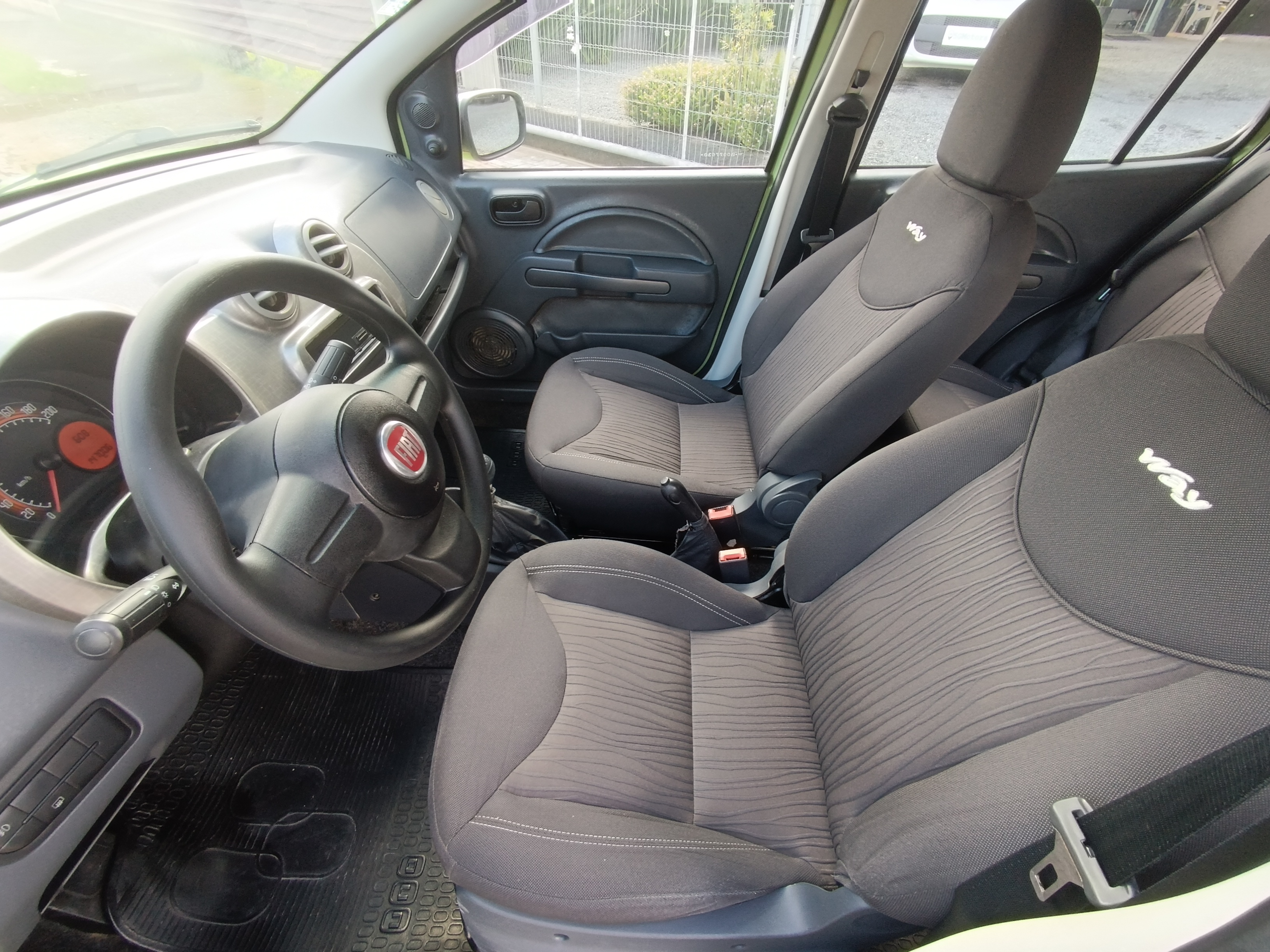 Carro/Camioneta - FIAT - UNO - WAY 1.4 EVO Fire Flex 8V 5p - 2013