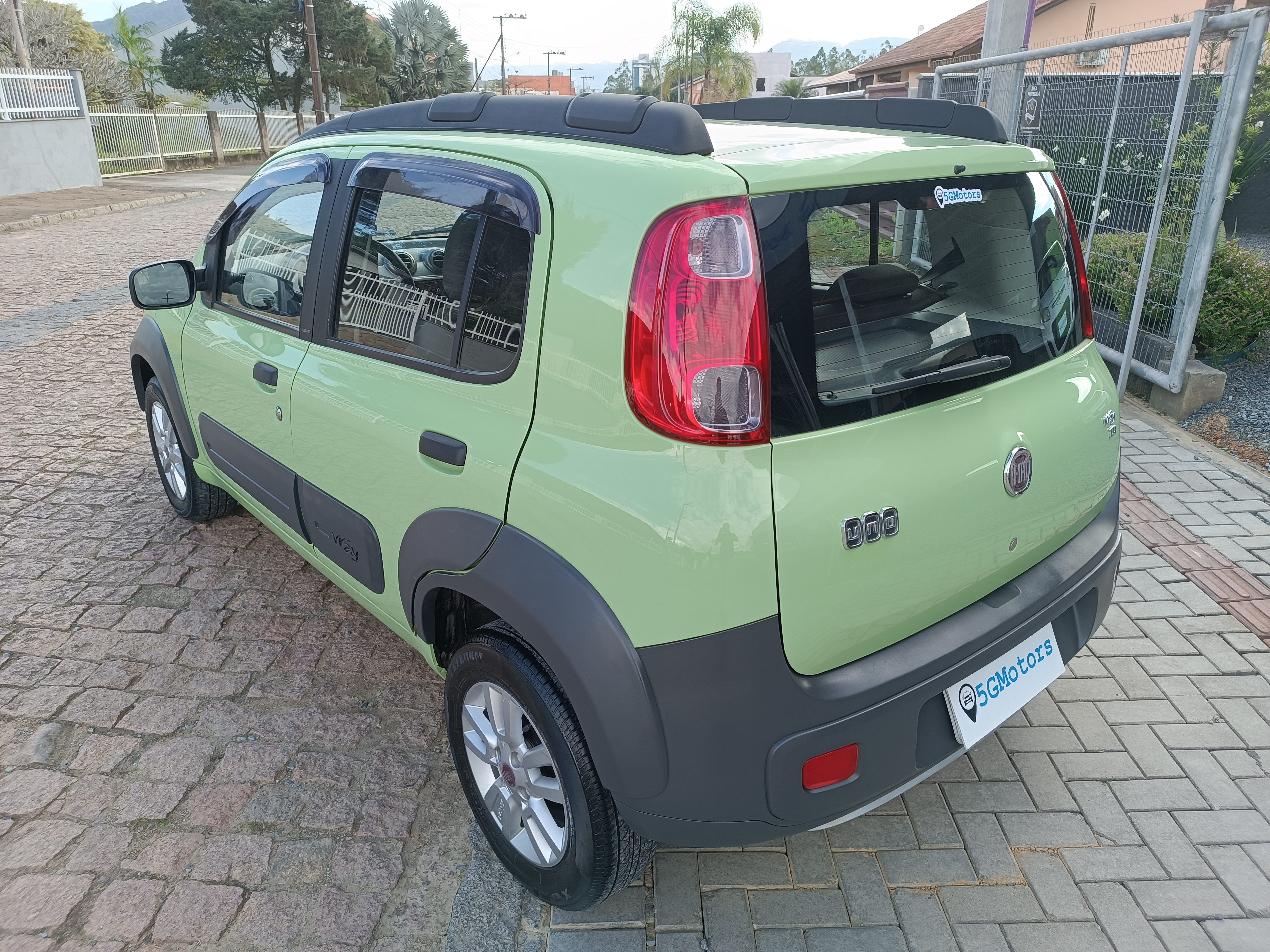 Carro/Camioneta - FIAT - UNO - WAY 1.4 EVO Fire Flex 8V 5p - 2013