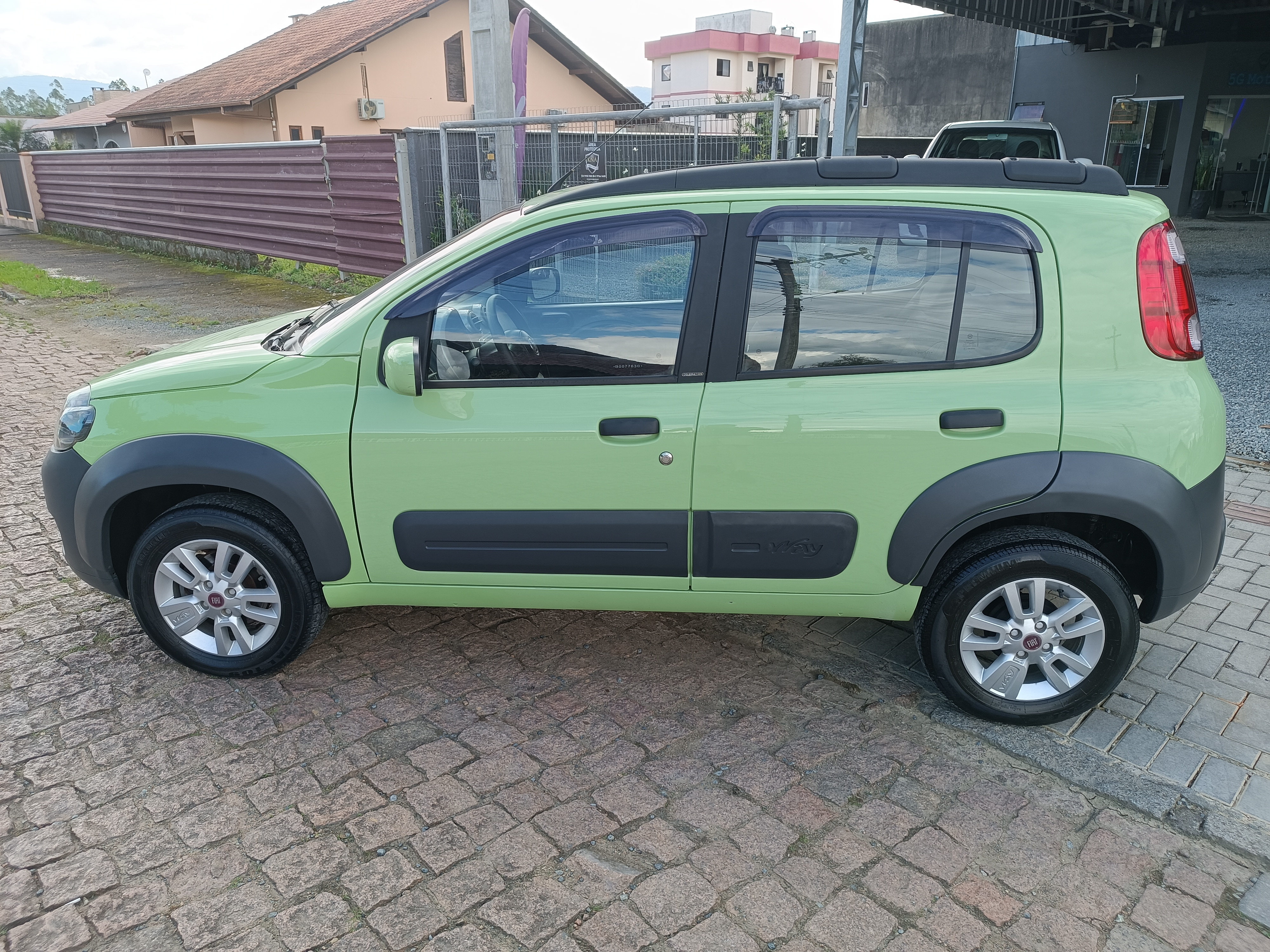 Carro/Camioneta - FIAT - UNO - WAY 1.4 EVO Fire Flex 8V 5p - 2013