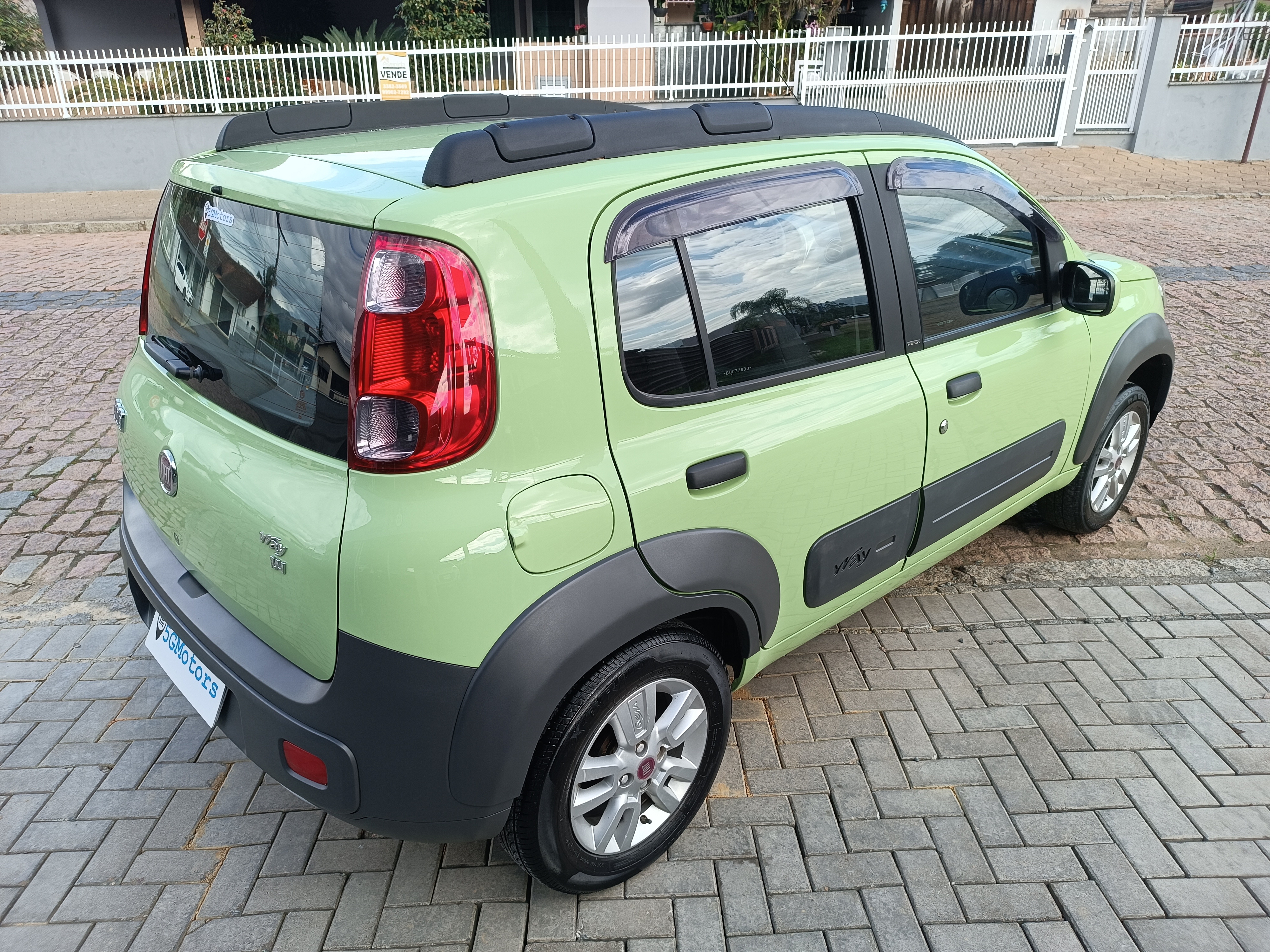 Carro/Camioneta - FIAT - UNO - WAY 1.4 EVO Fire Flex 8V 5p - 2013