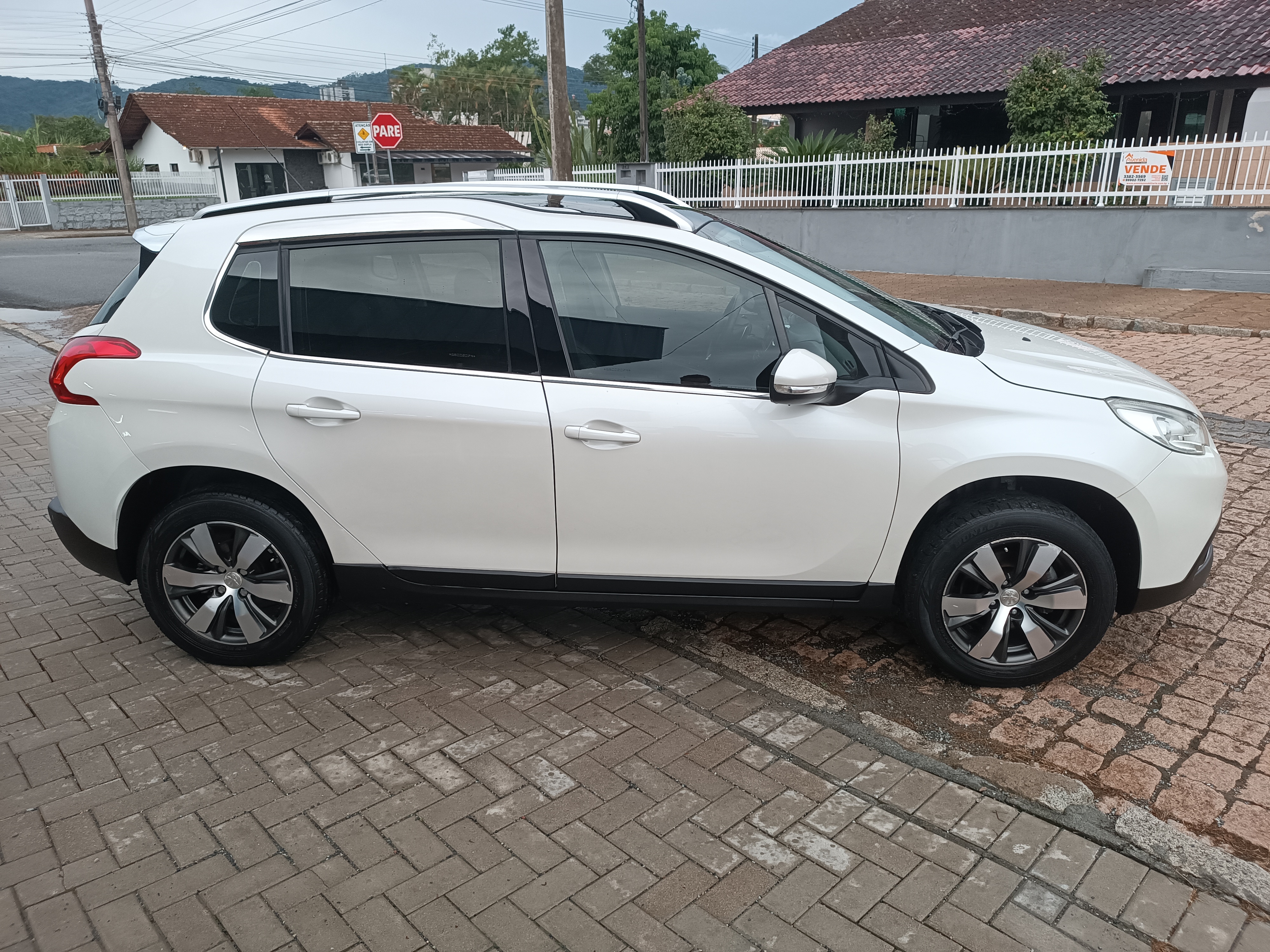Carro/Camioneta - PEUGEOT - 2008 - Griffe 1.6 Flex 16V 5p Aut. - 2016