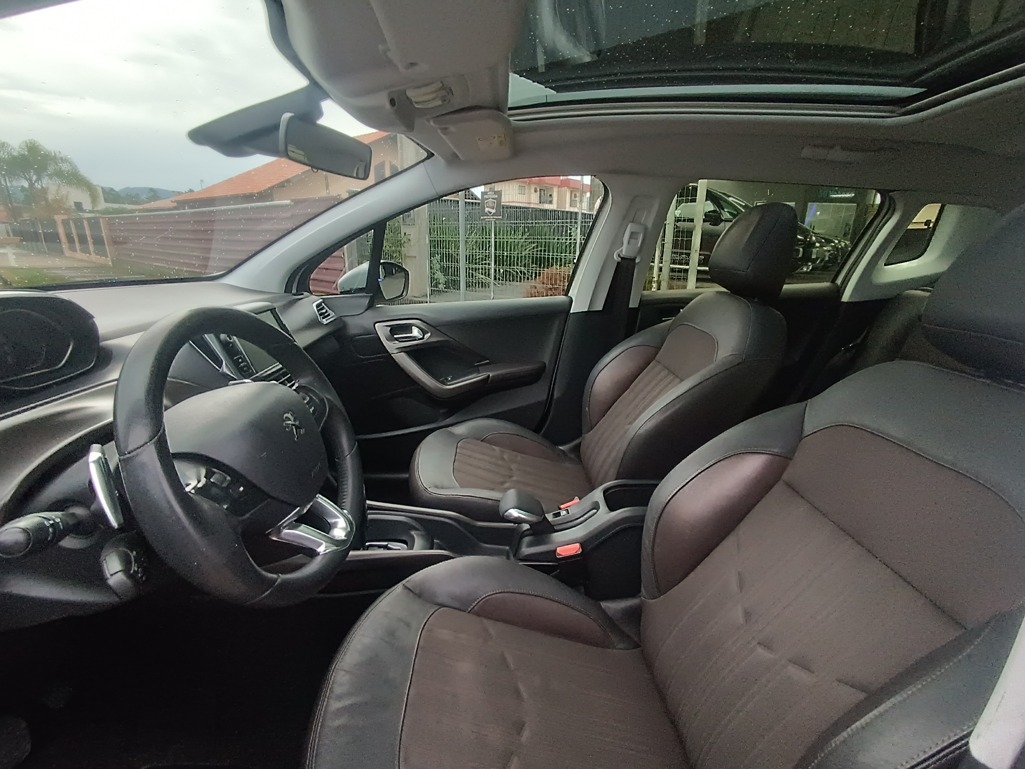 Carro/Camioneta - PEUGEOT - 2008 - Griffe 1.6 Flex 16V 5p Aut. - 2016