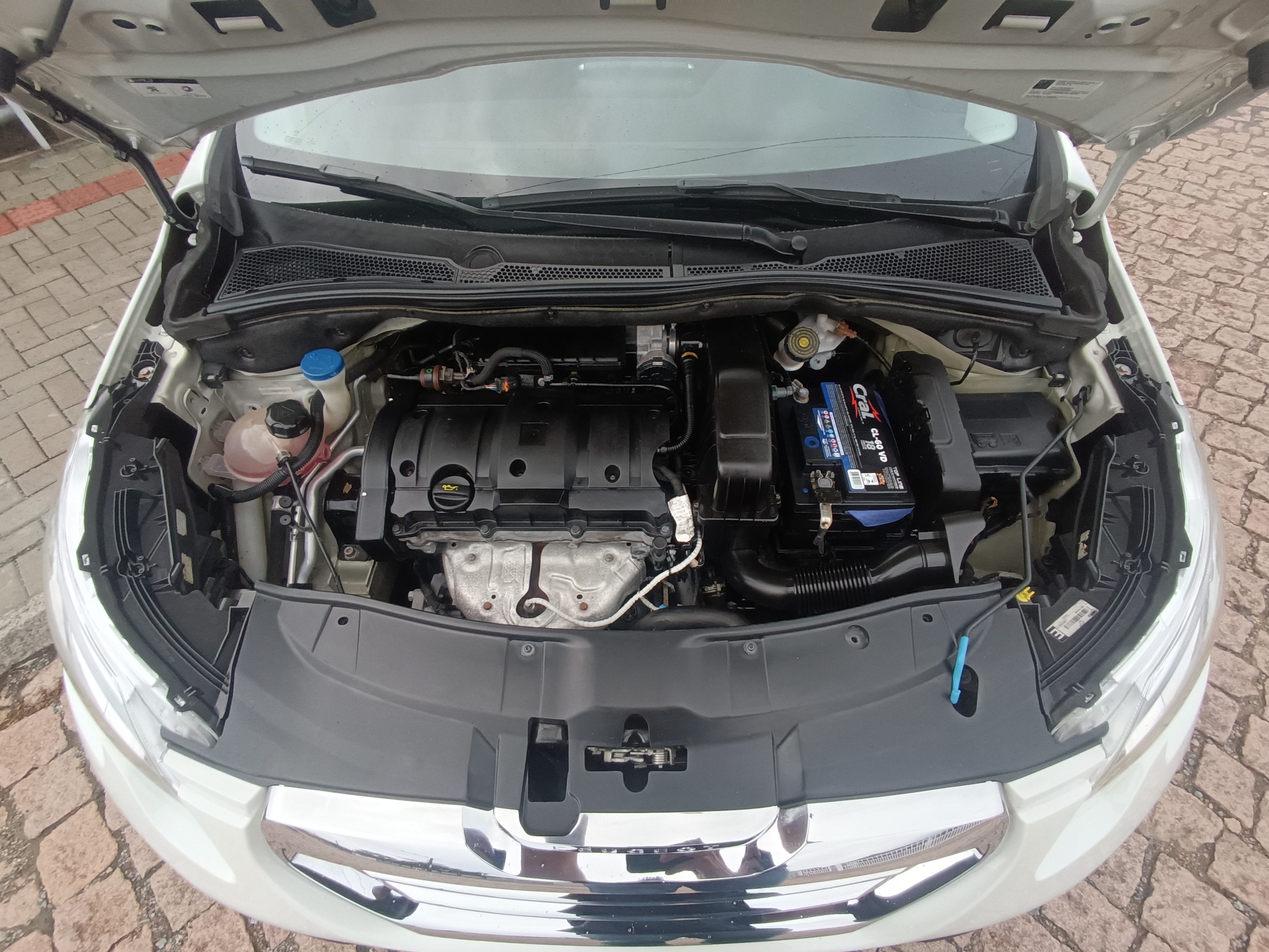 Carro/Camioneta - PEUGEOT - 2008 - Griffe 1.6 Flex 16V 5p Aut. - 2016