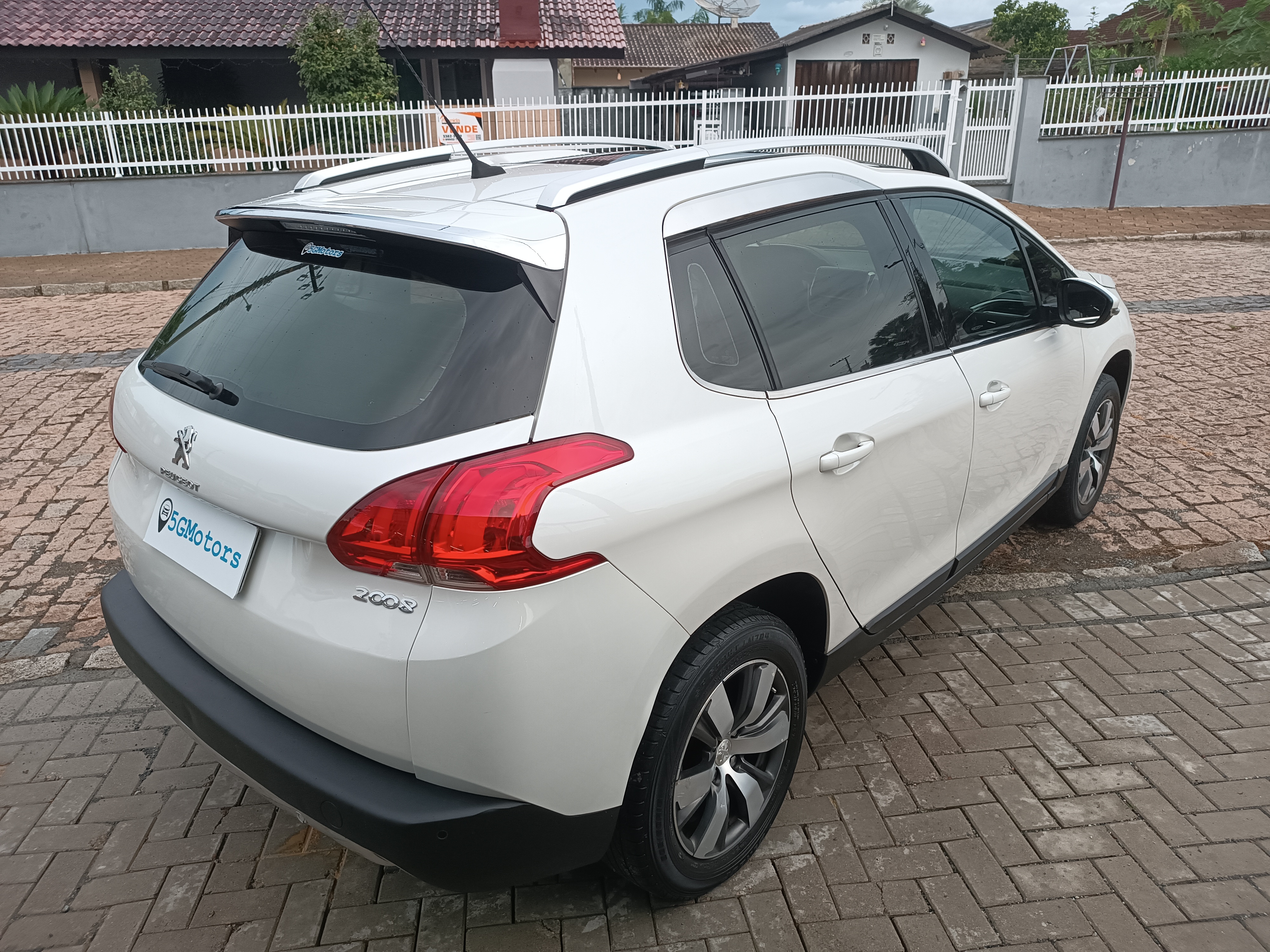 Carro/Camioneta - PEUGEOT - 2008 - Griffe 1.6 Flex 16V 5p Aut. - 2016