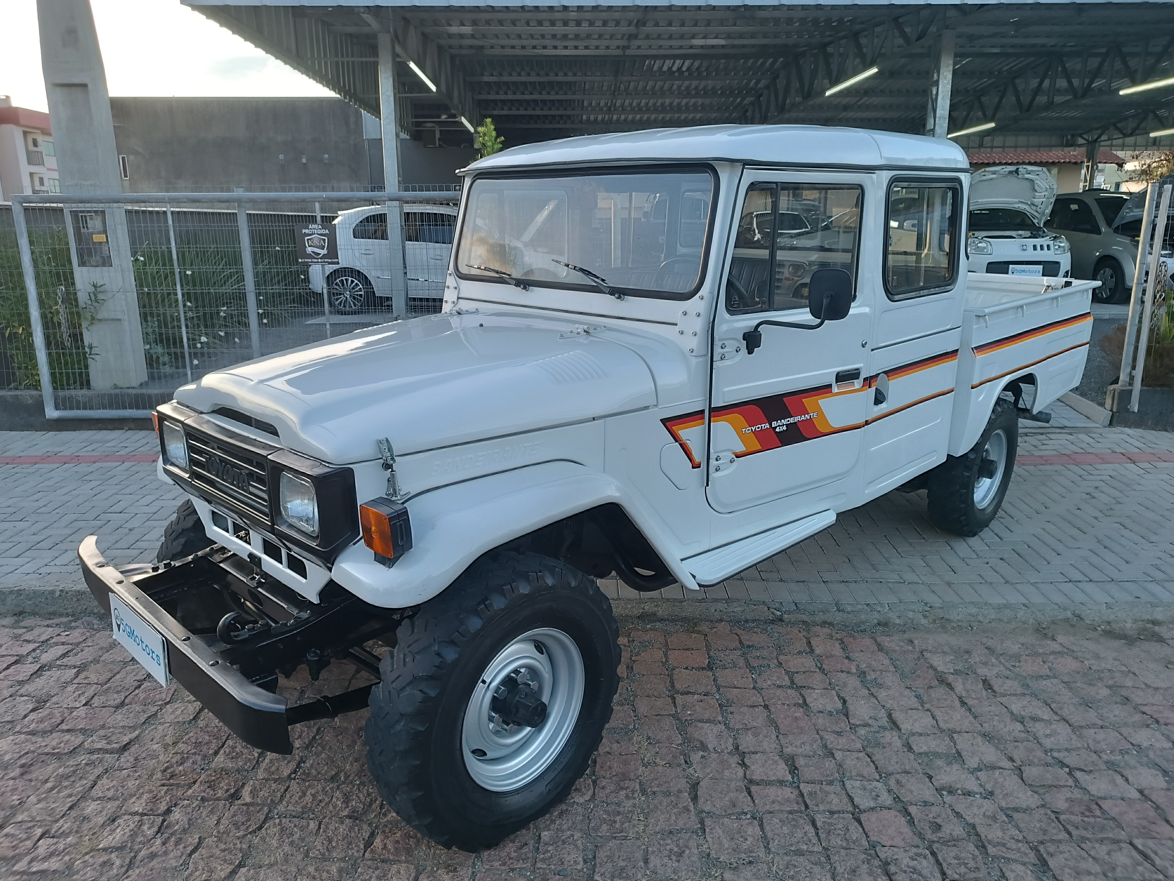 Carro/Camioneta - TOYOTA - Band.Jipe - Cap.de Aço Chas. Longo Diesel - 1993