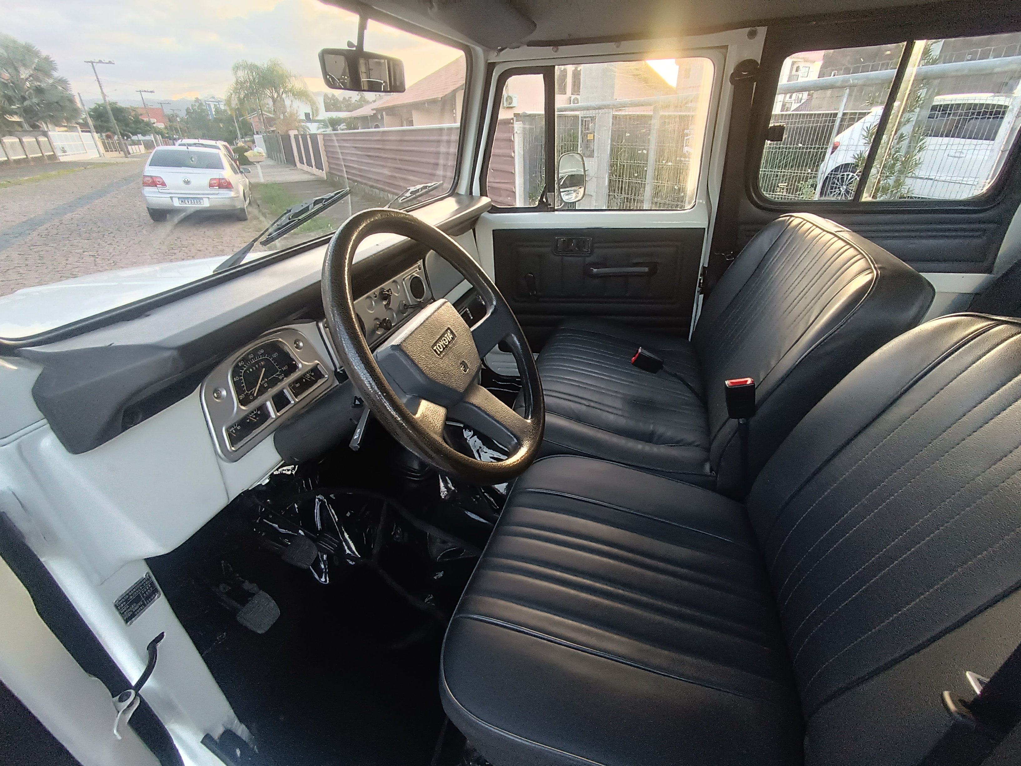 Carro/Camioneta - TOYOTA - Band.Jipe - Cap.de Aço Chas. Longo Diesel - 1993