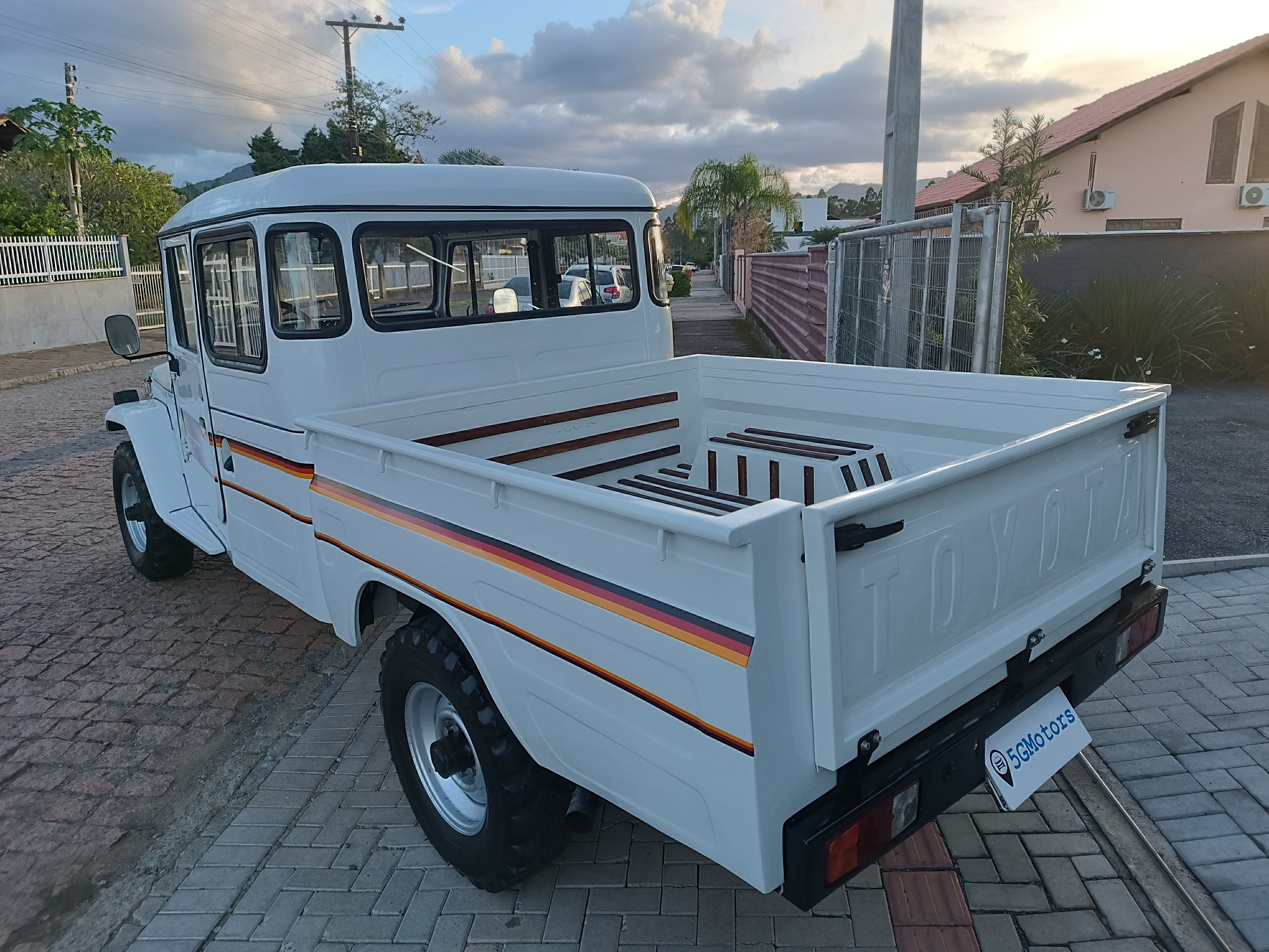 Carro/Camioneta - TOYOTA - Band.Jipe - Cap.de Aço Chas. Longo Diesel - 1993
